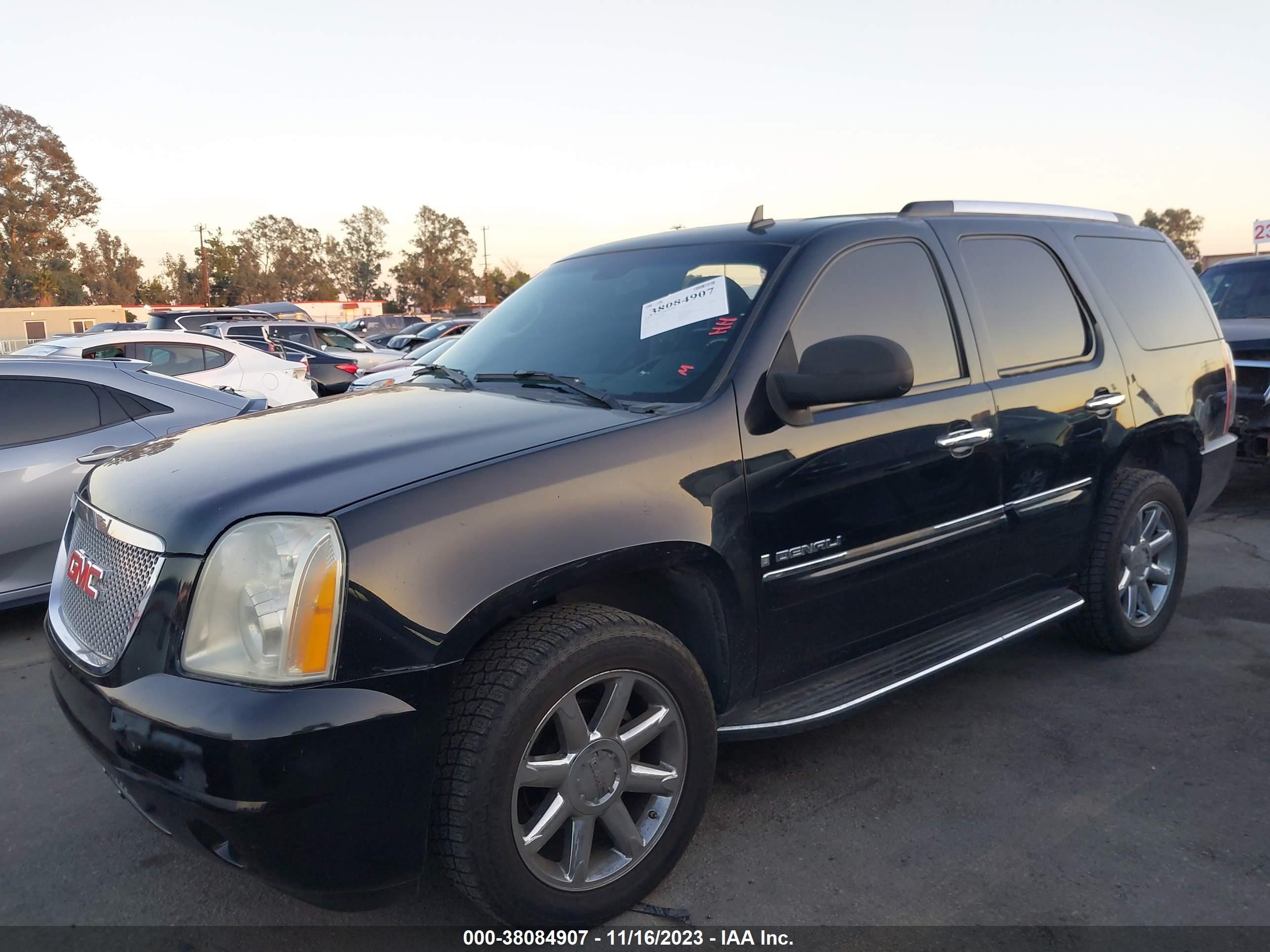 Photo 13 VIN: 1GKFK63807J169954 - GMC YUKON 