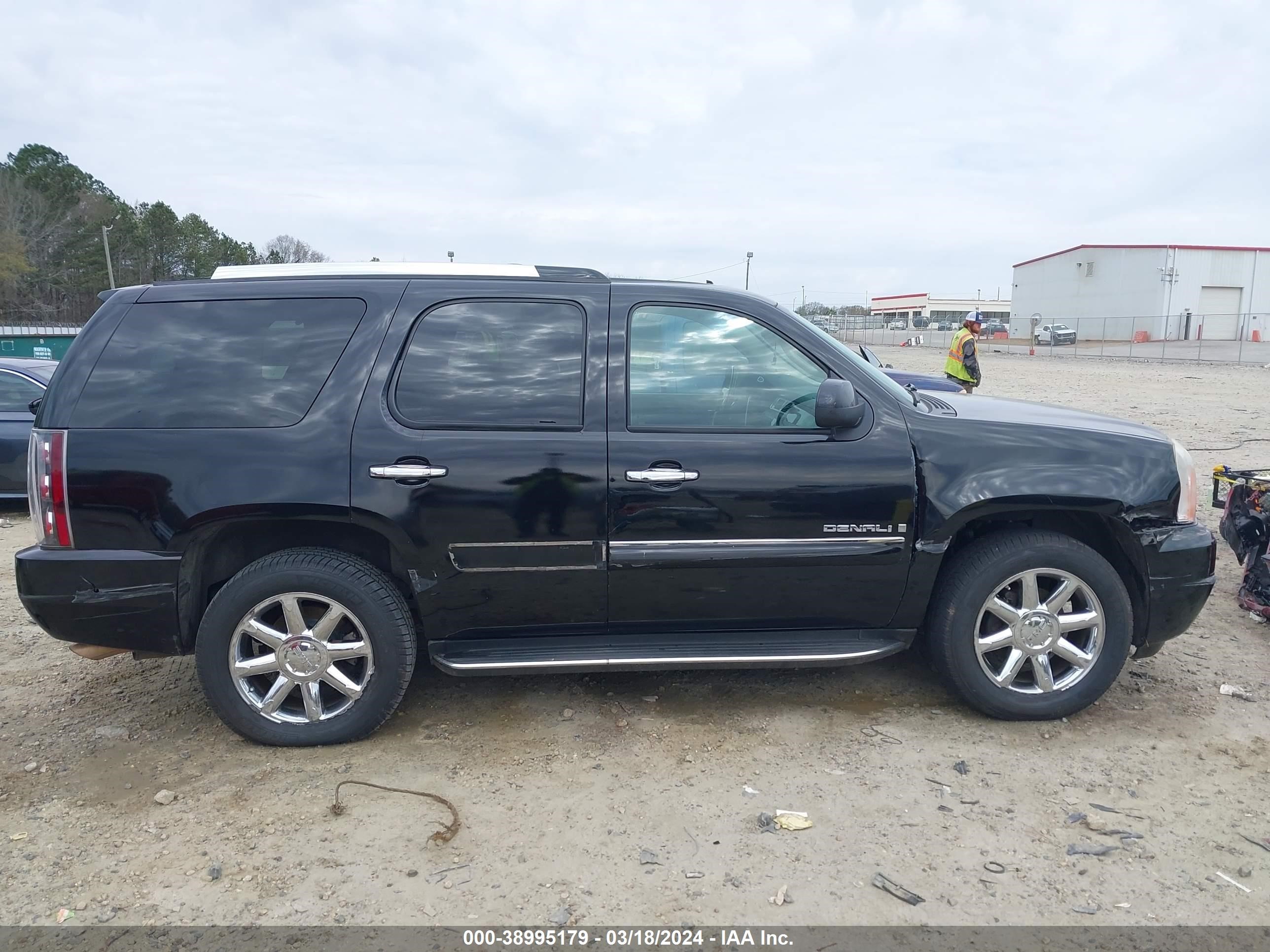 Photo 12 VIN: 1GKFK63807J202211 - GMC YUKON 