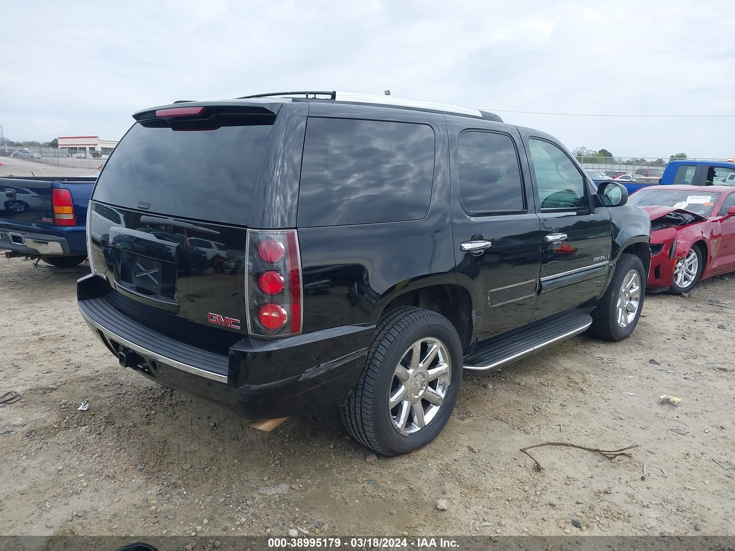 Photo 3 VIN: 1GKFK63807J202211 - GMC YUKON 