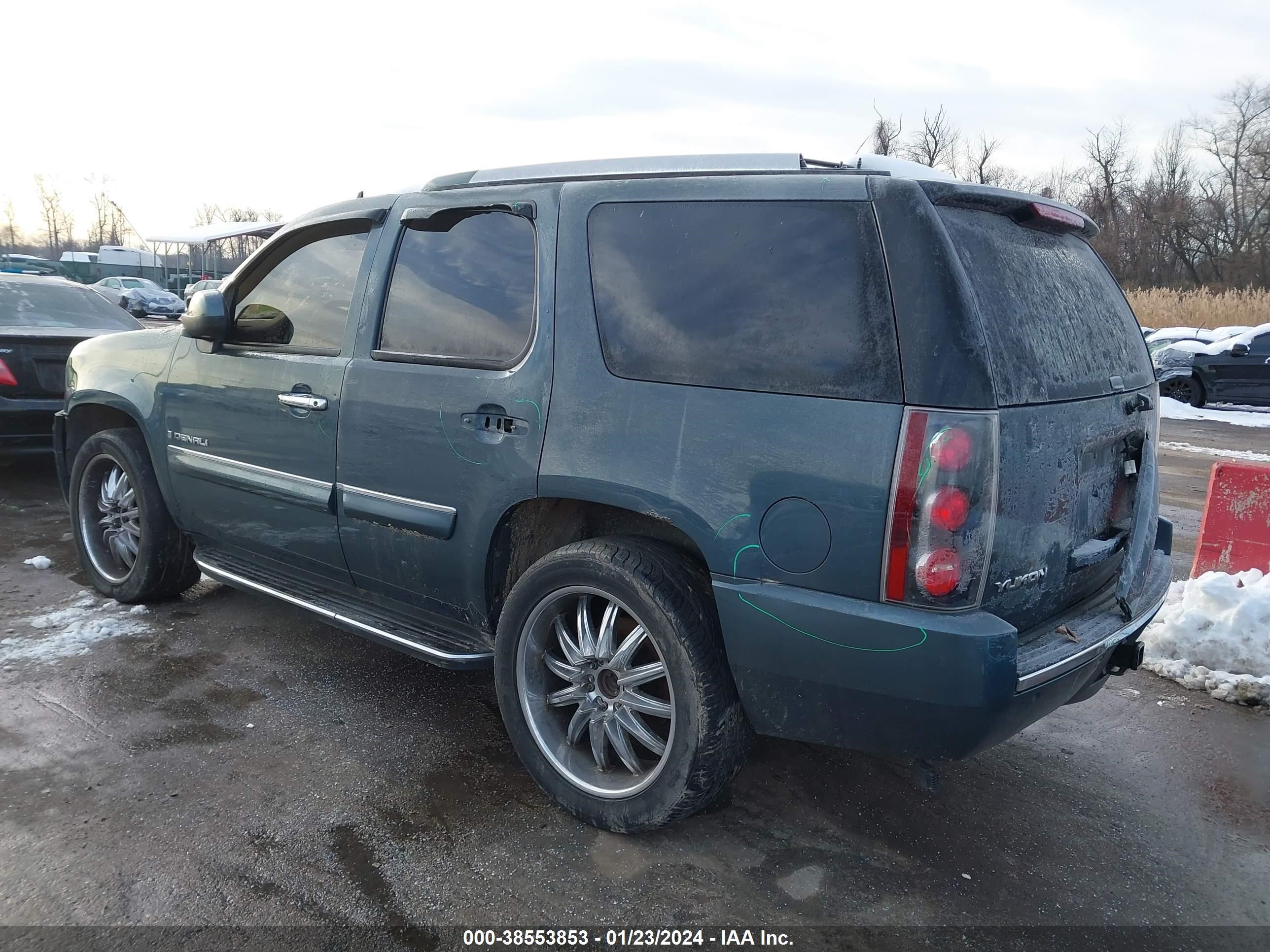 Photo 2 VIN: 1GKFK63807J203729 - GMC YUKON 