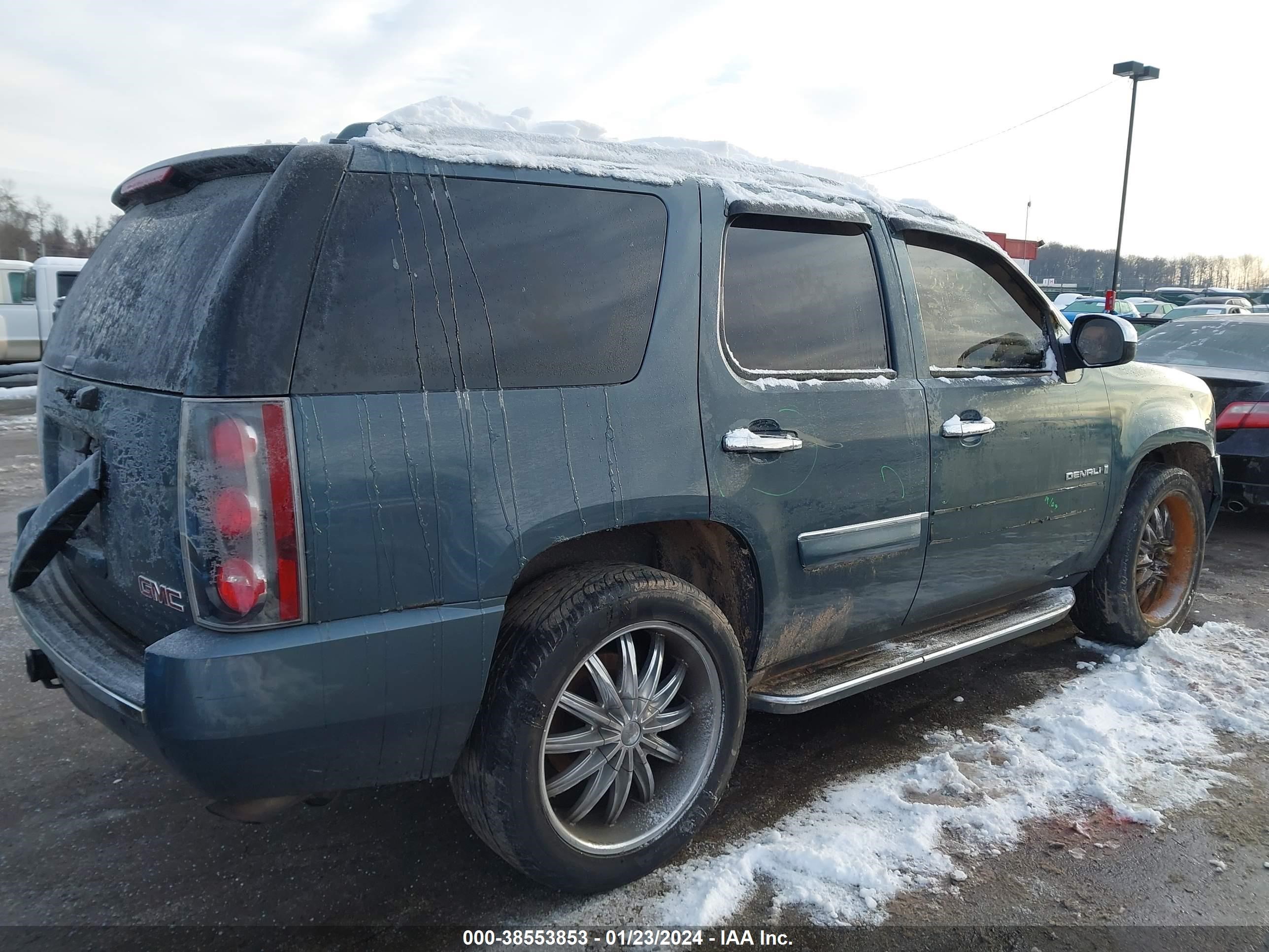 Photo 3 VIN: 1GKFK63807J203729 - GMC YUKON 