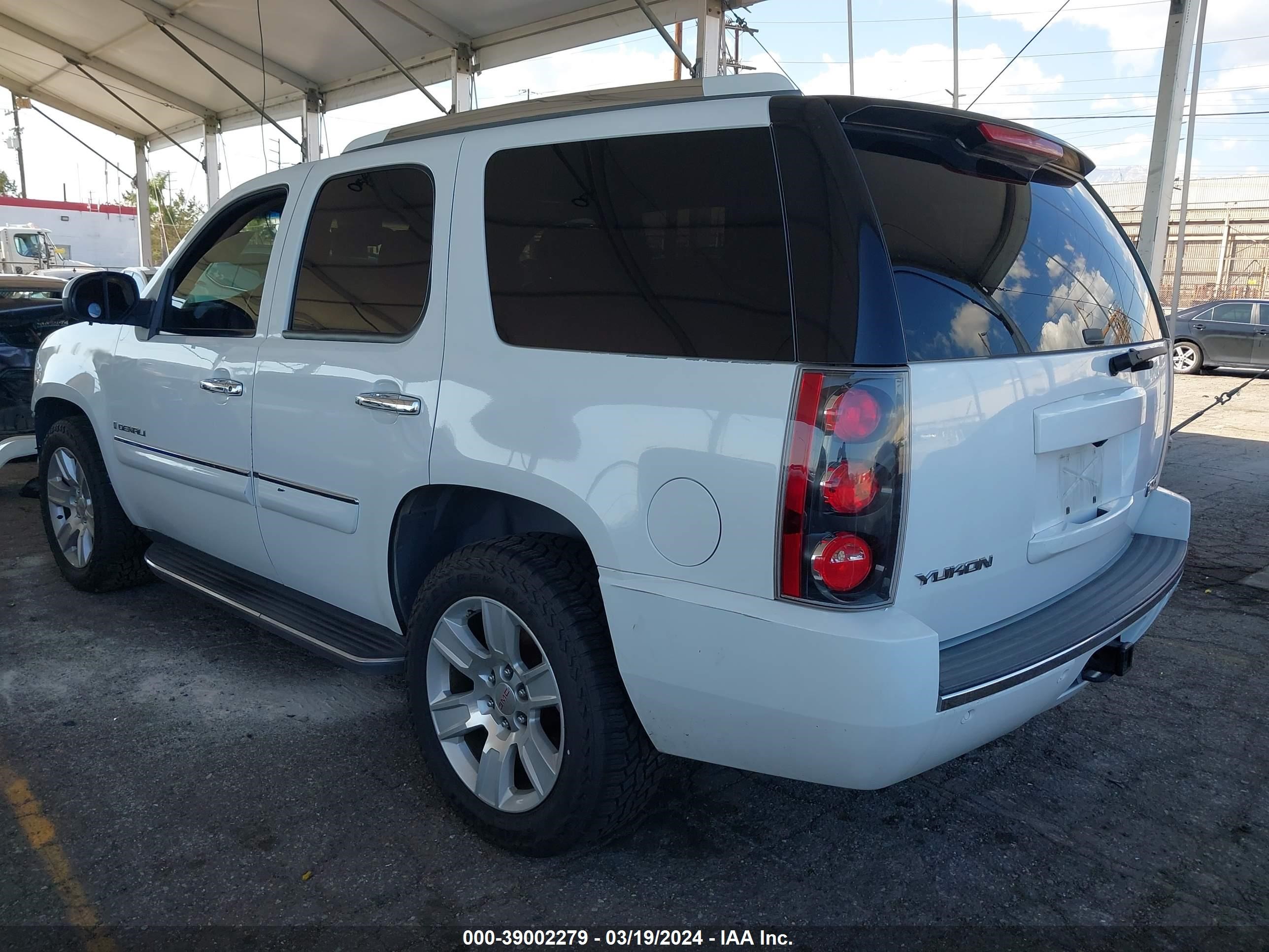 Photo 2 VIN: 1GKFK63807J287535 - GMC YUKON 