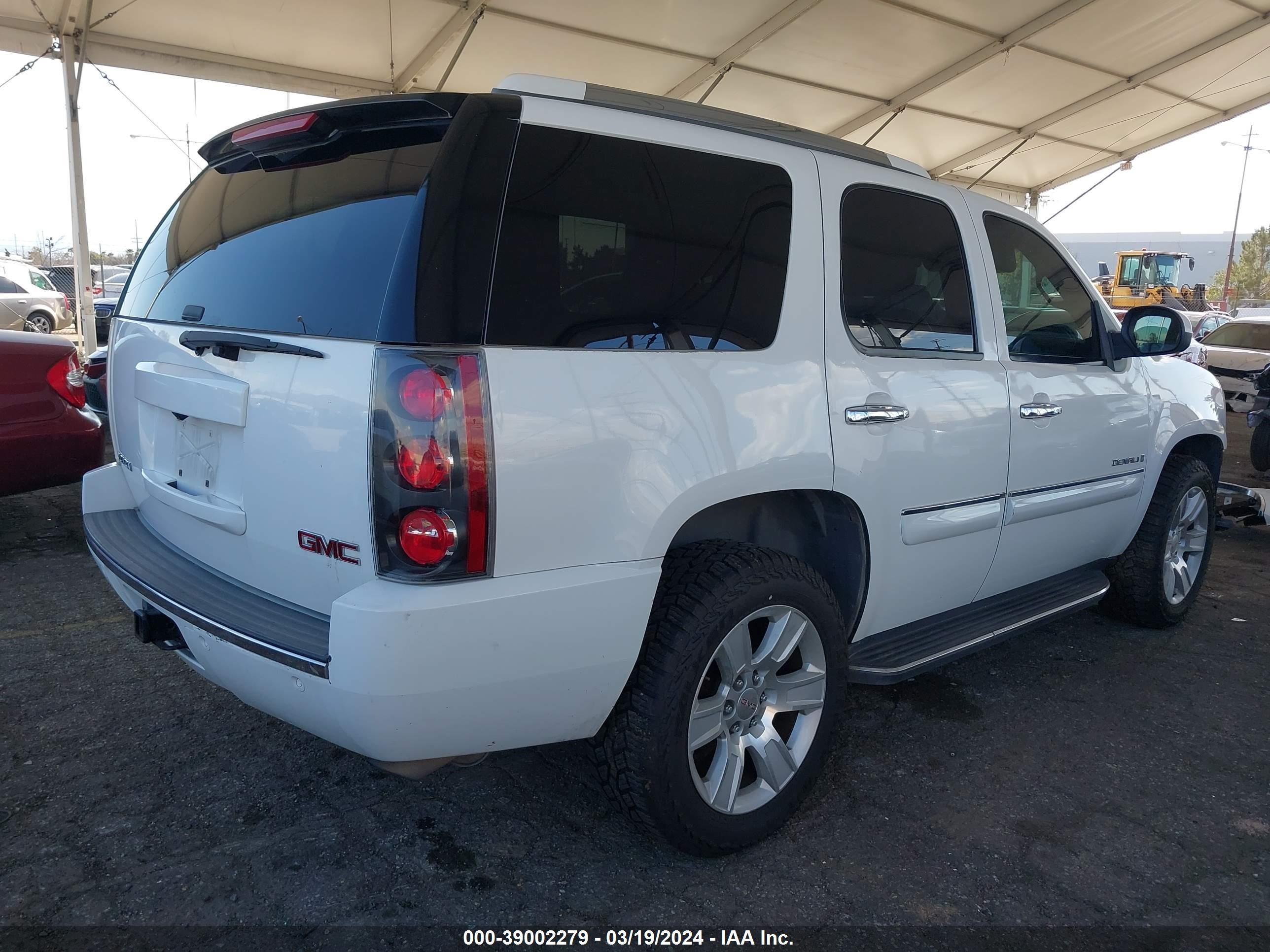 Photo 3 VIN: 1GKFK63807J287535 - GMC YUKON 