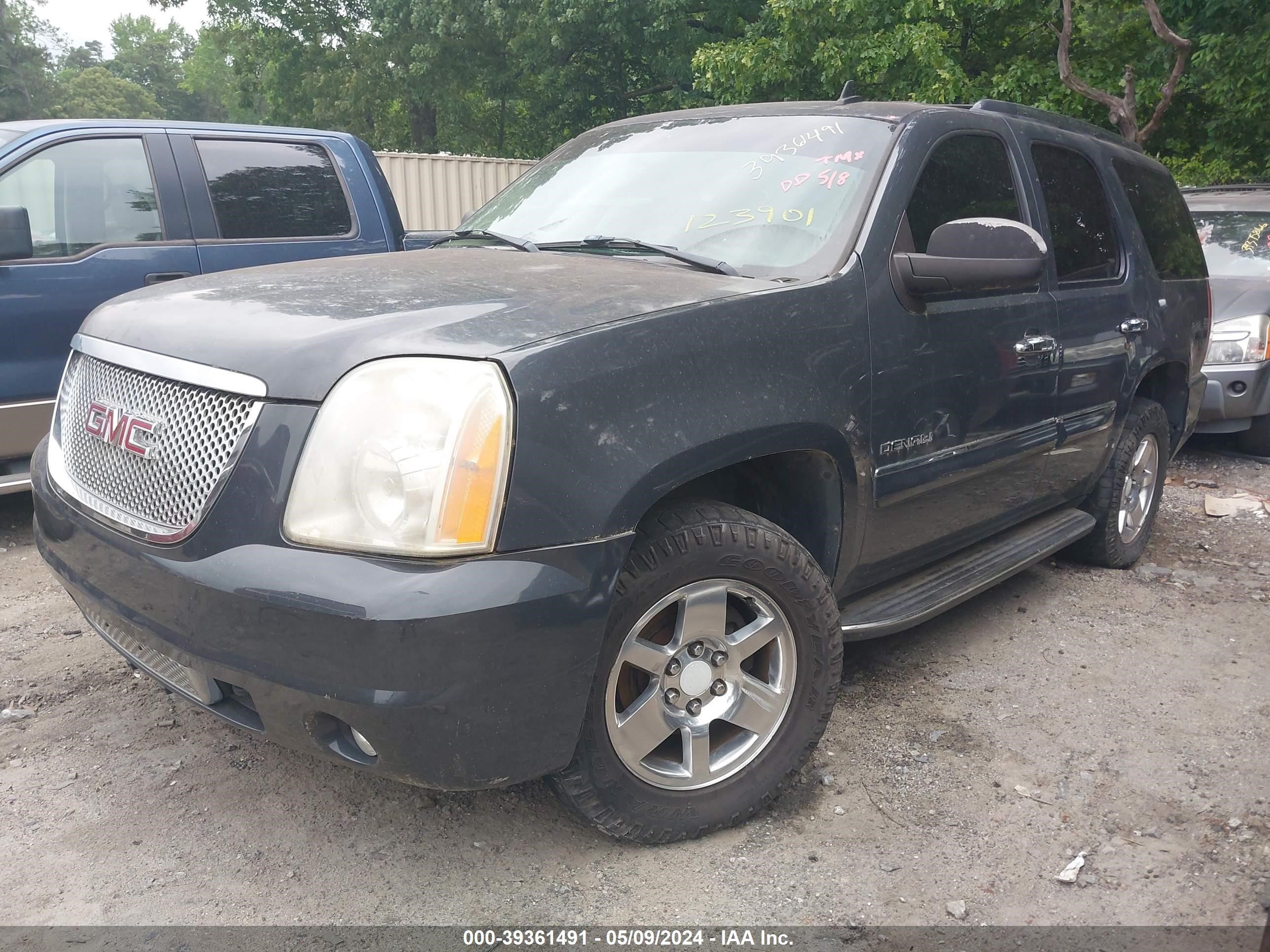 Photo 1 VIN: 1GKFK63808J123901 - GMC YUKON 