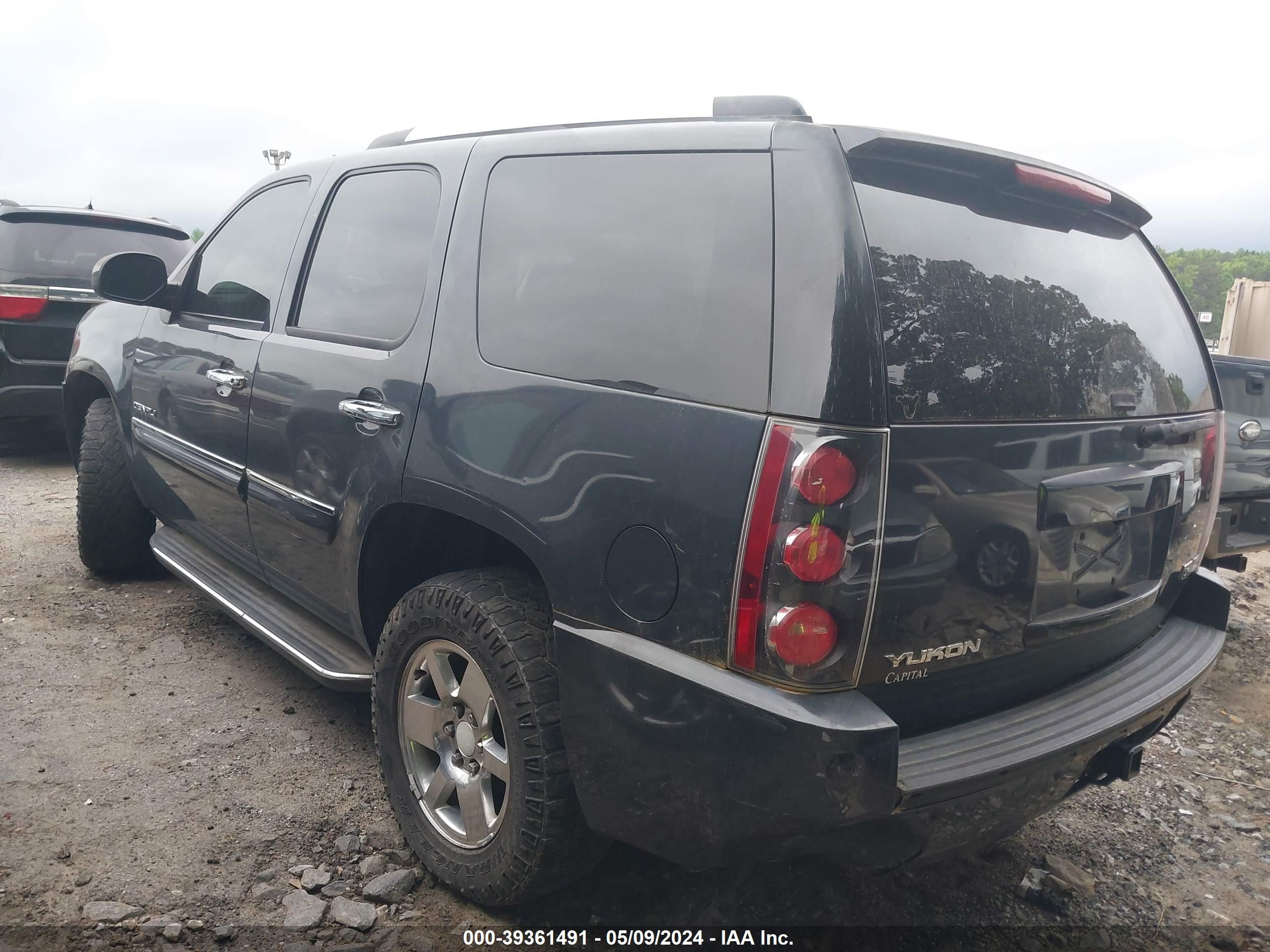 Photo 2 VIN: 1GKFK63808J123901 - GMC YUKON 