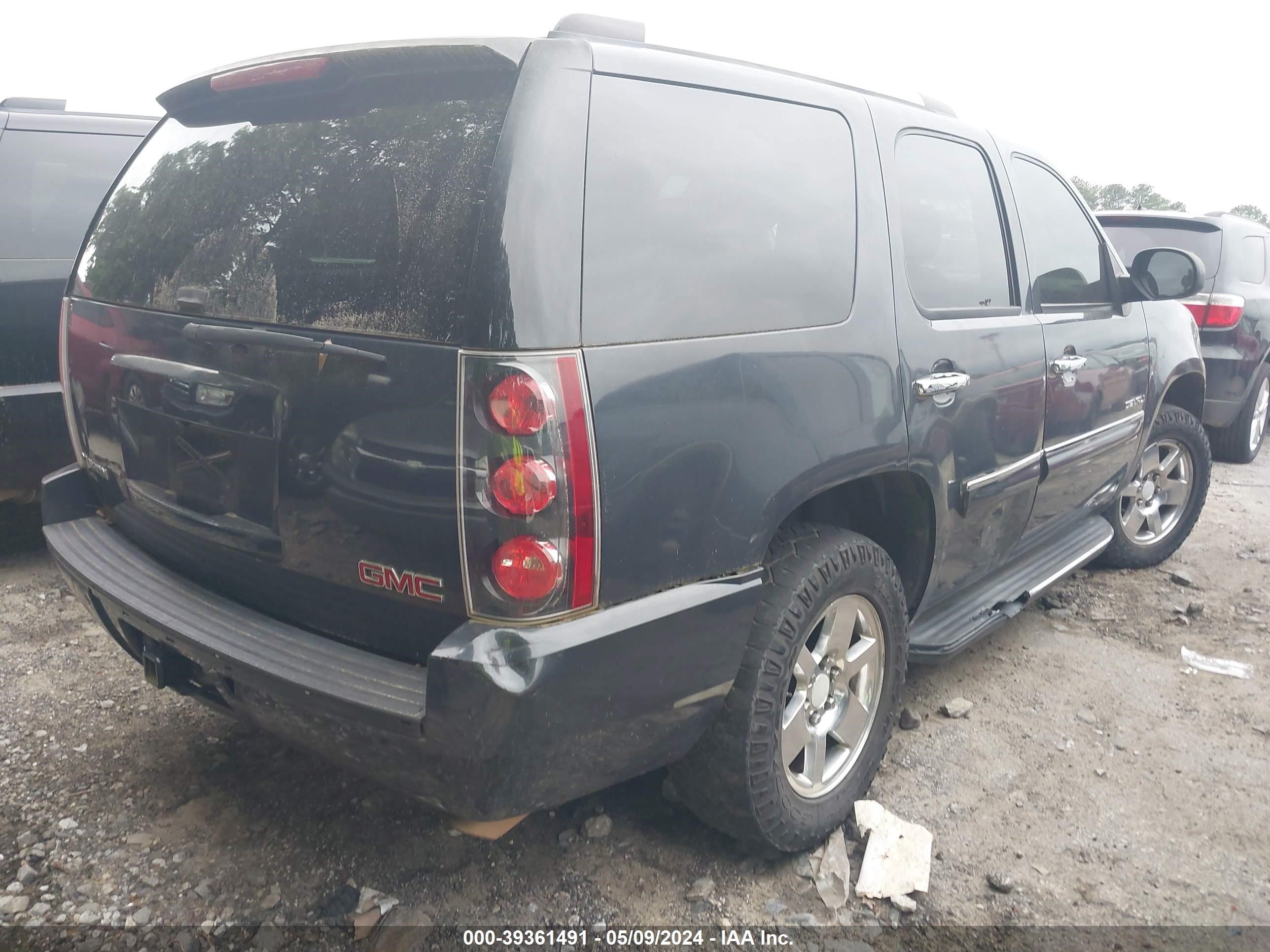 Photo 3 VIN: 1GKFK63808J123901 - GMC YUKON 