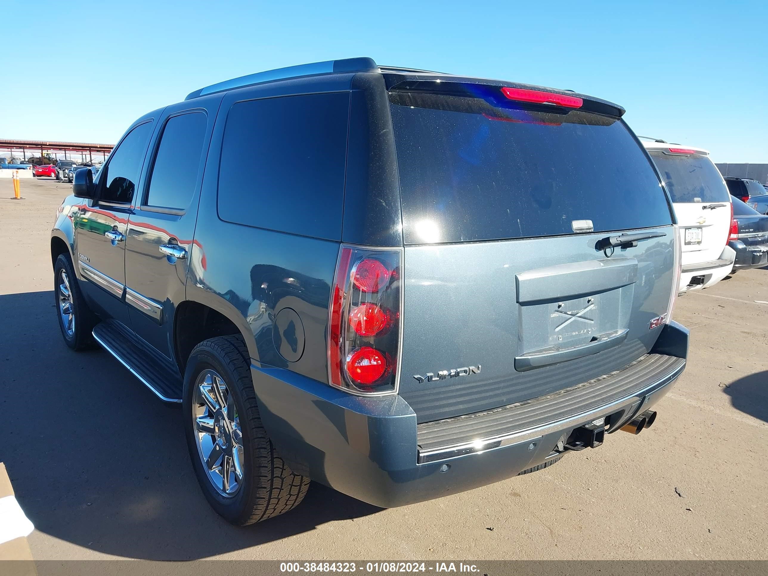 Photo 2 VIN: 1GKFK63808J209970 - GMC YUKON 