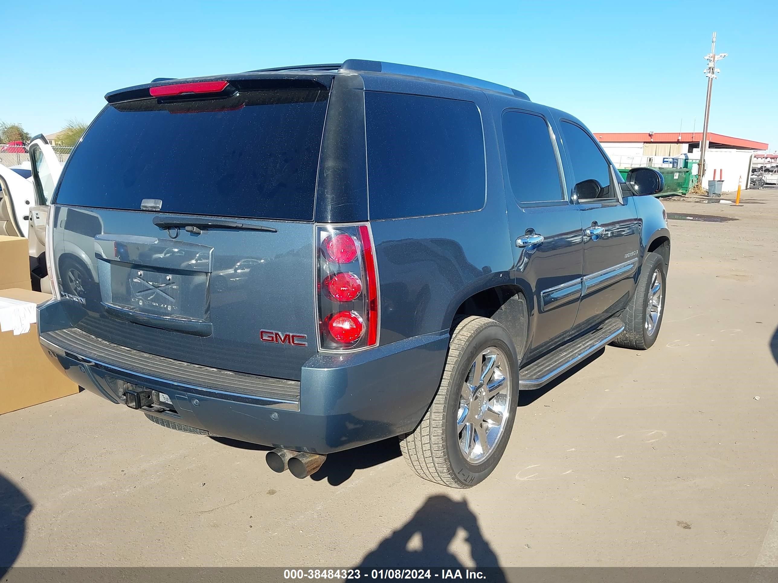 Photo 3 VIN: 1GKFK63808J209970 - GMC YUKON 