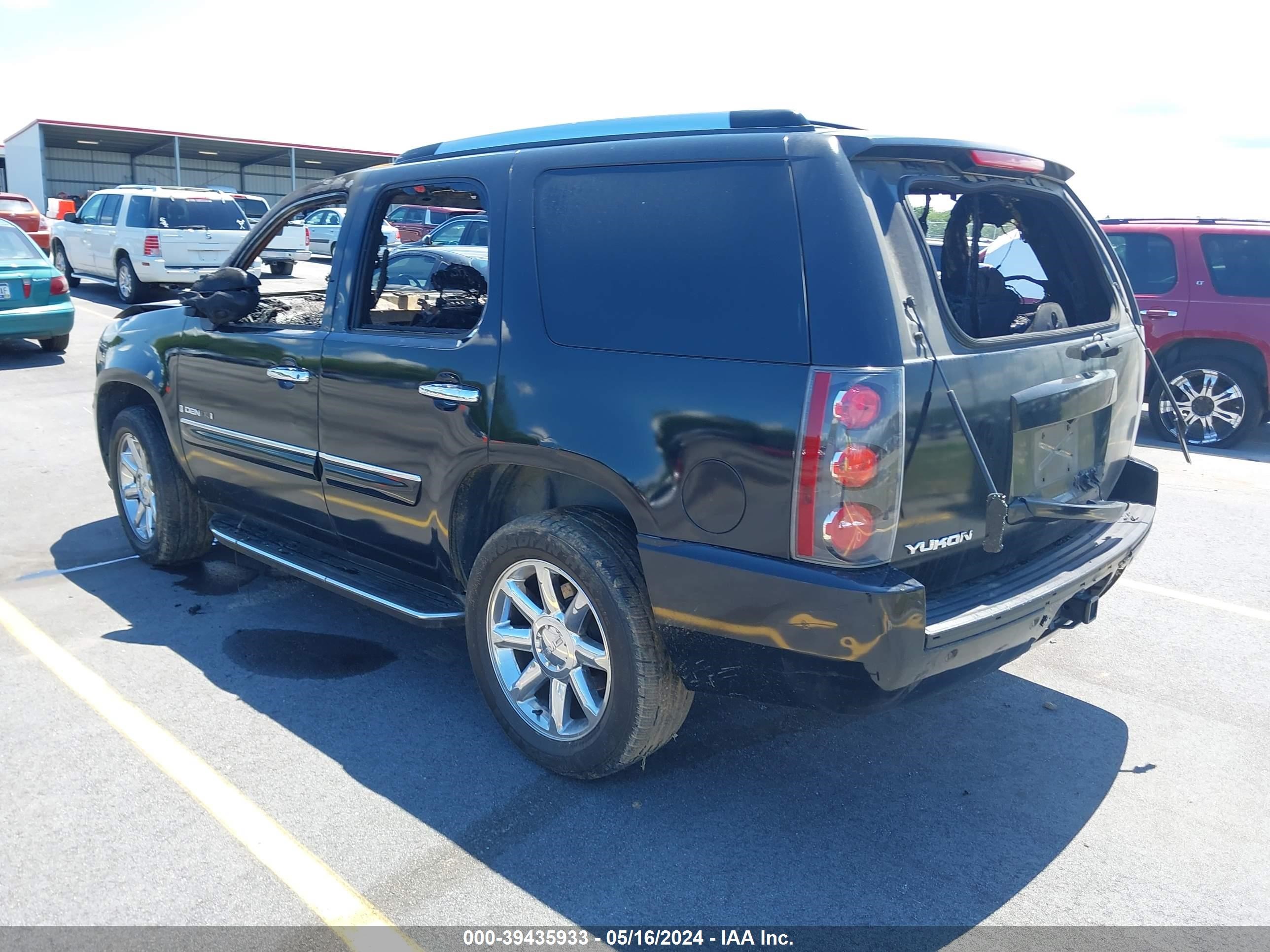 Photo 2 VIN: 1GKFK63817J395419 - GMC YUKON 