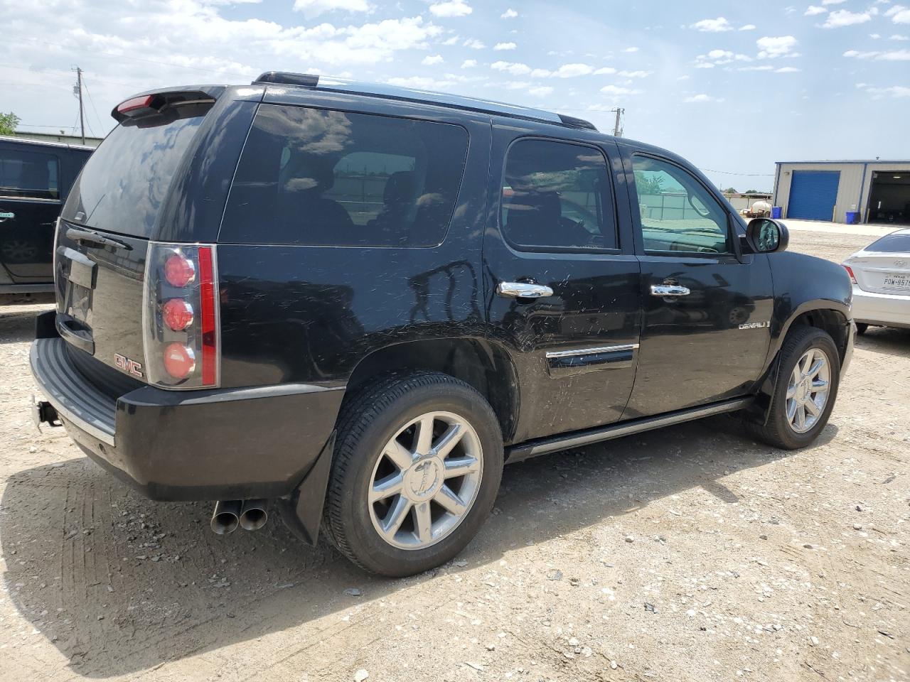 Photo 2 VIN: 1GKFK63818J133773 - GMC YUKON 