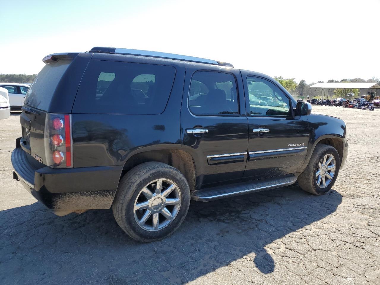 Photo 2 VIN: 1GKFK63818J216068 - GMC YUKON 