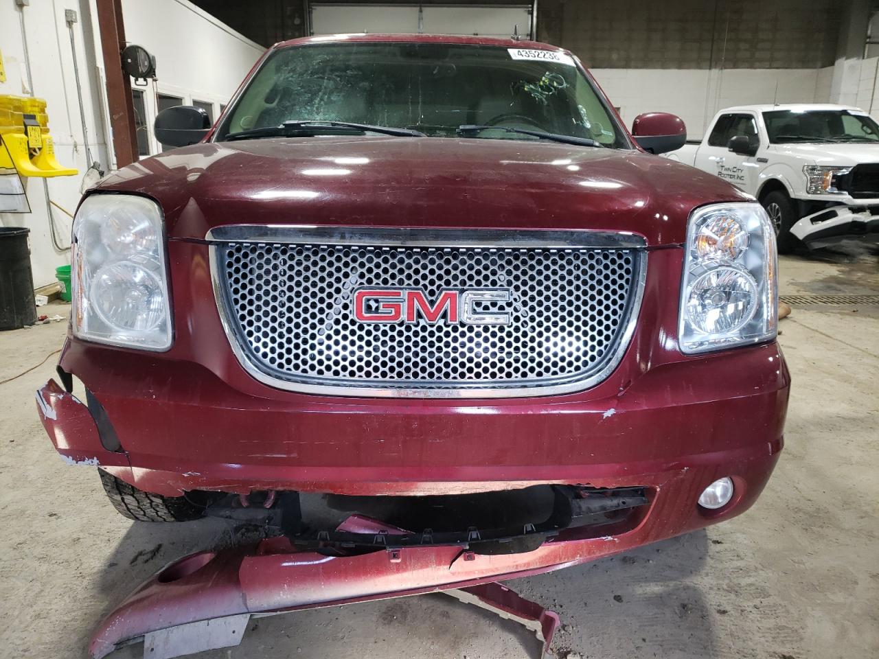 Photo 4 VIN: 1GKFK63828J172310 - GMC YUKON 