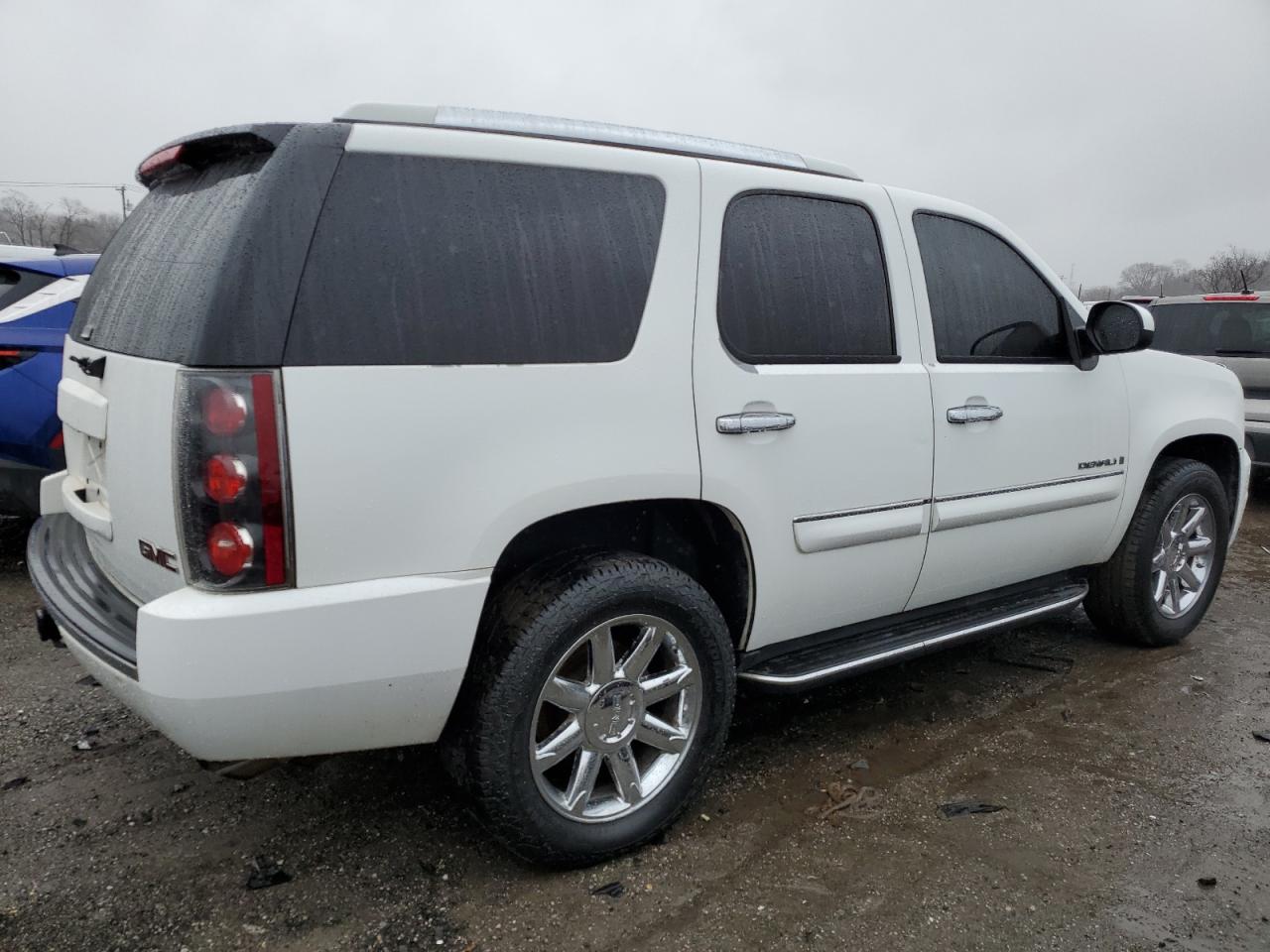 Photo 2 VIN: 1GKFK63837J230844 - GMC YUKON 