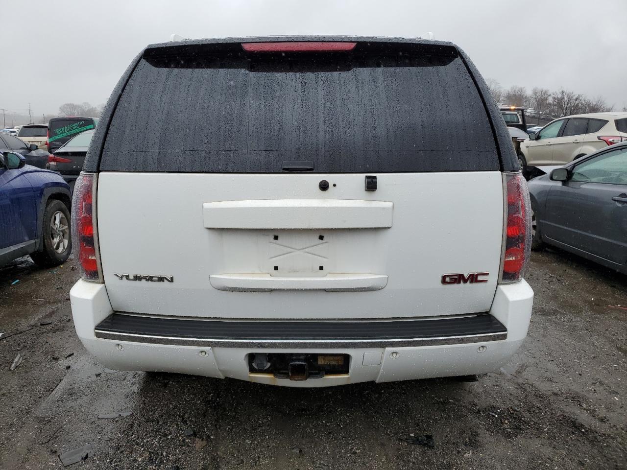 Photo 5 VIN: 1GKFK63837J230844 - GMC YUKON 