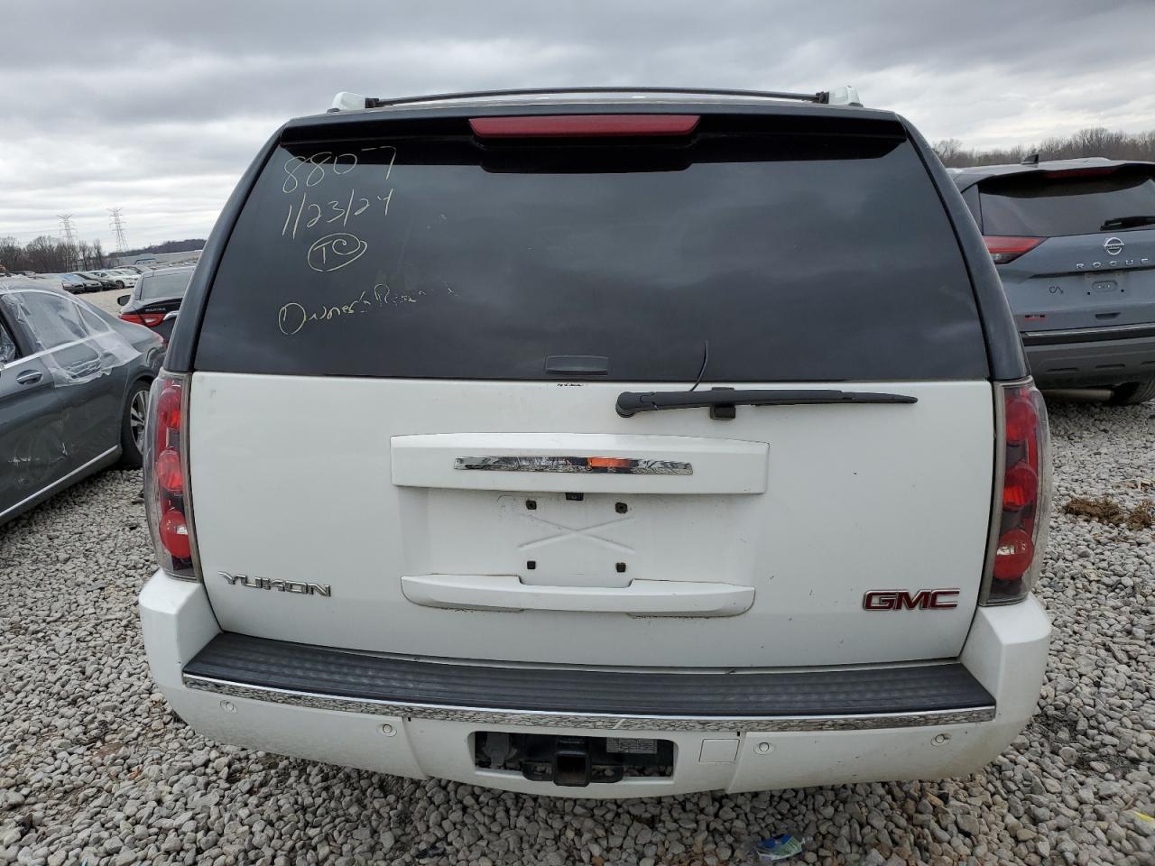 Photo 5 VIN: 1GKFK63837J292177 - GMC YUKON 