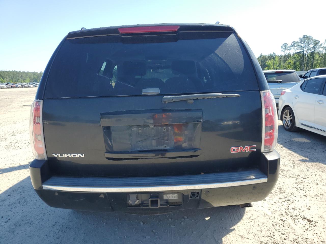 Photo 5 VIN: 1GKFK63837J397432 - GMC YUKON 