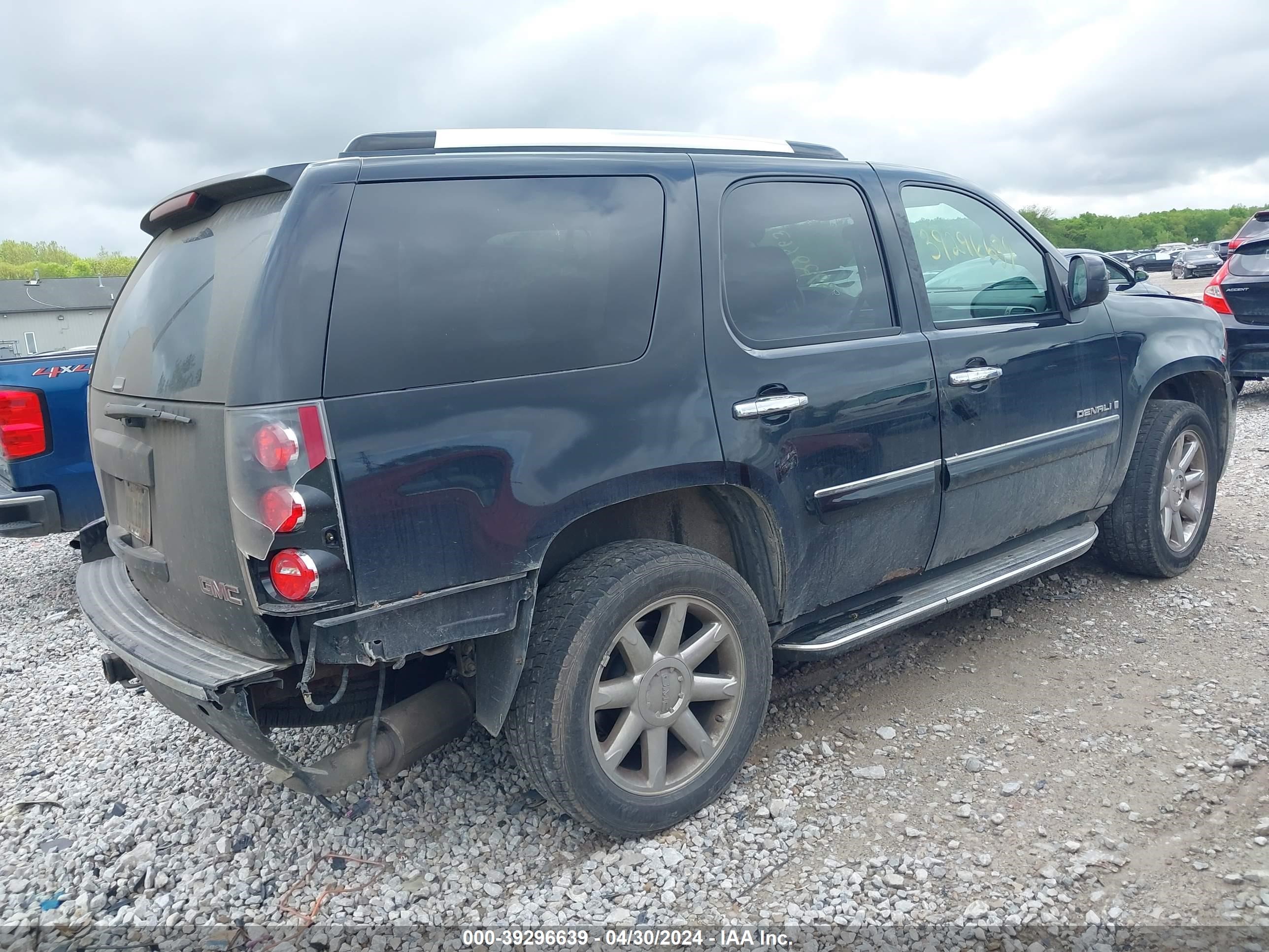 Photo 3 VIN: 1GKFK63838J245846 - GMC YUKON 