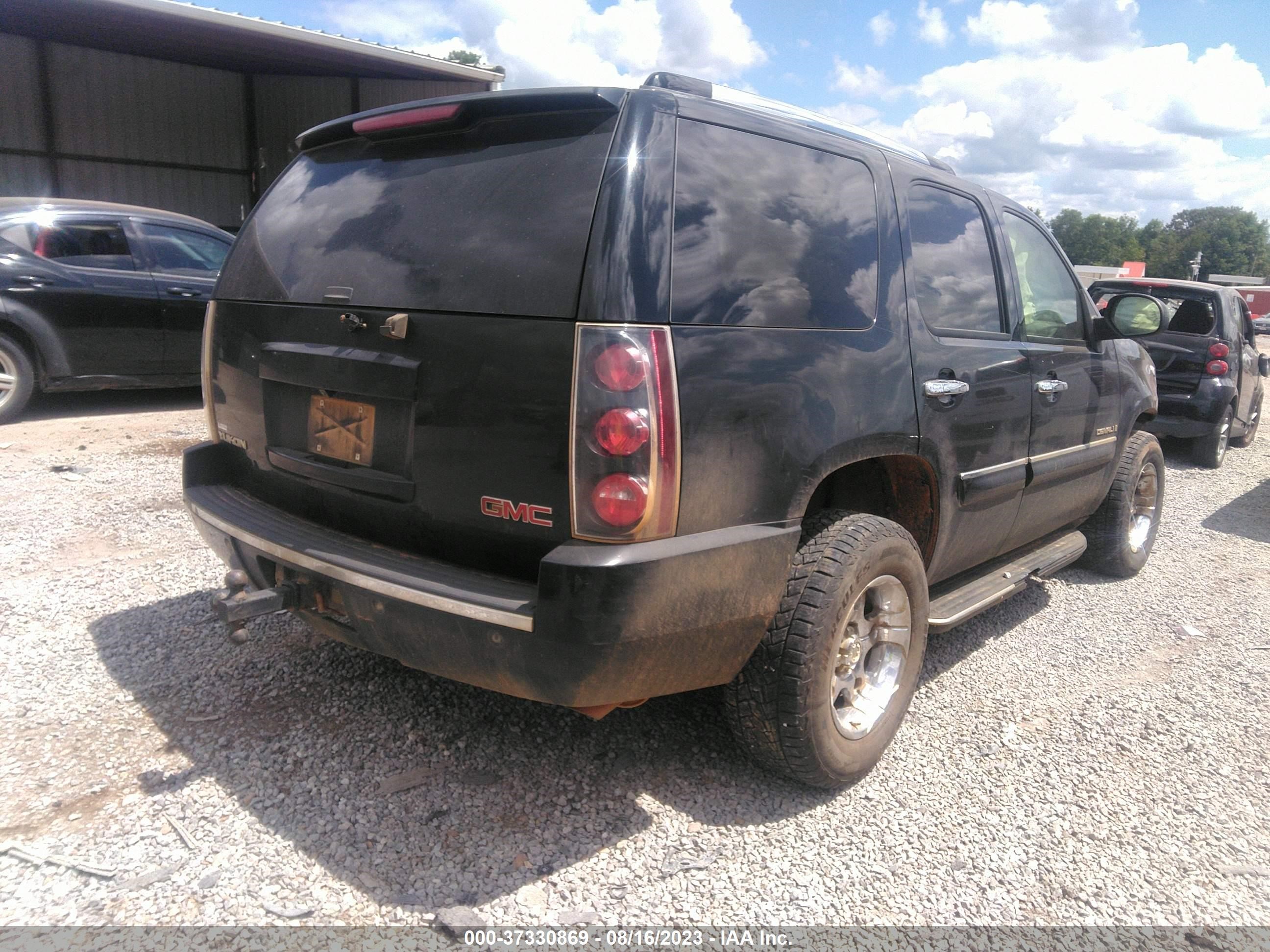 Photo 3 VIN: 1GKFK63847J250231 - GMC YUKON 