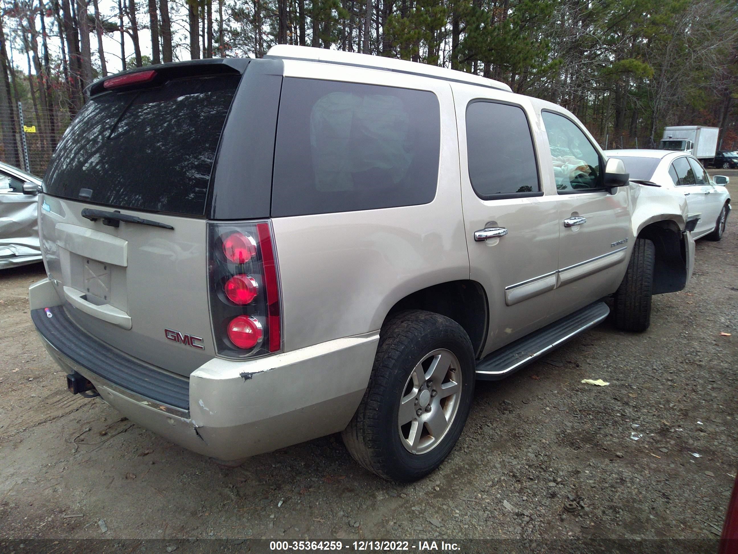 Photo 3 VIN: 1GKFK63847J309696 - GMC YUKON 