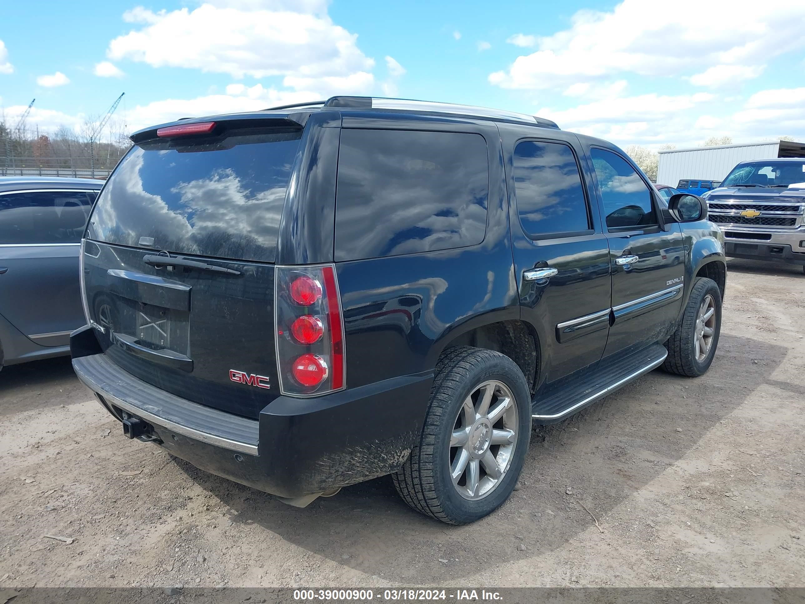 Photo 3 VIN: 1GKFK63848J161986 - GMC YUKON 