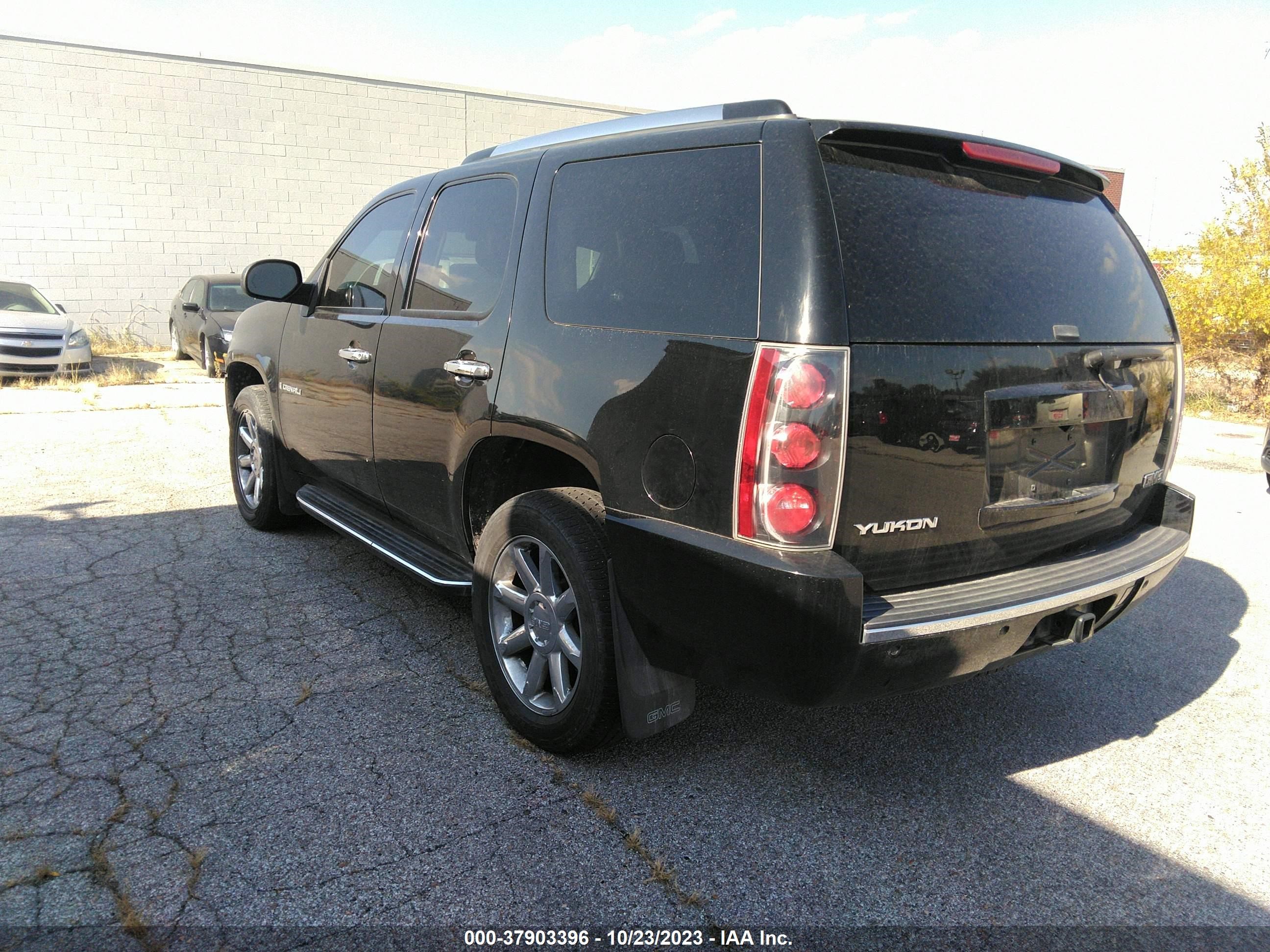 Photo 2 VIN: 1GKFK63848J170445 - GMC YUKON 