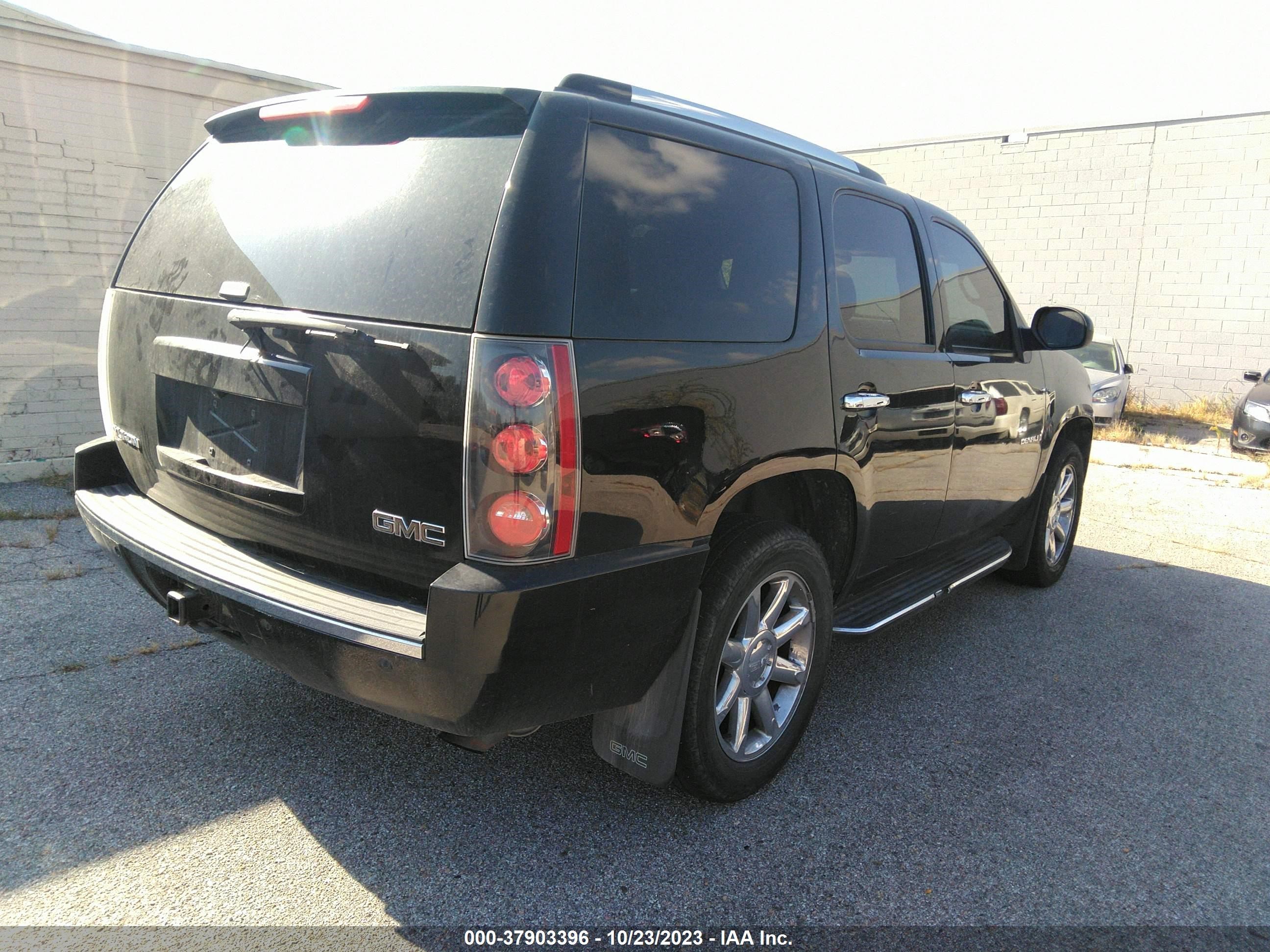 Photo 3 VIN: 1GKFK63848J170445 - GMC YUKON 