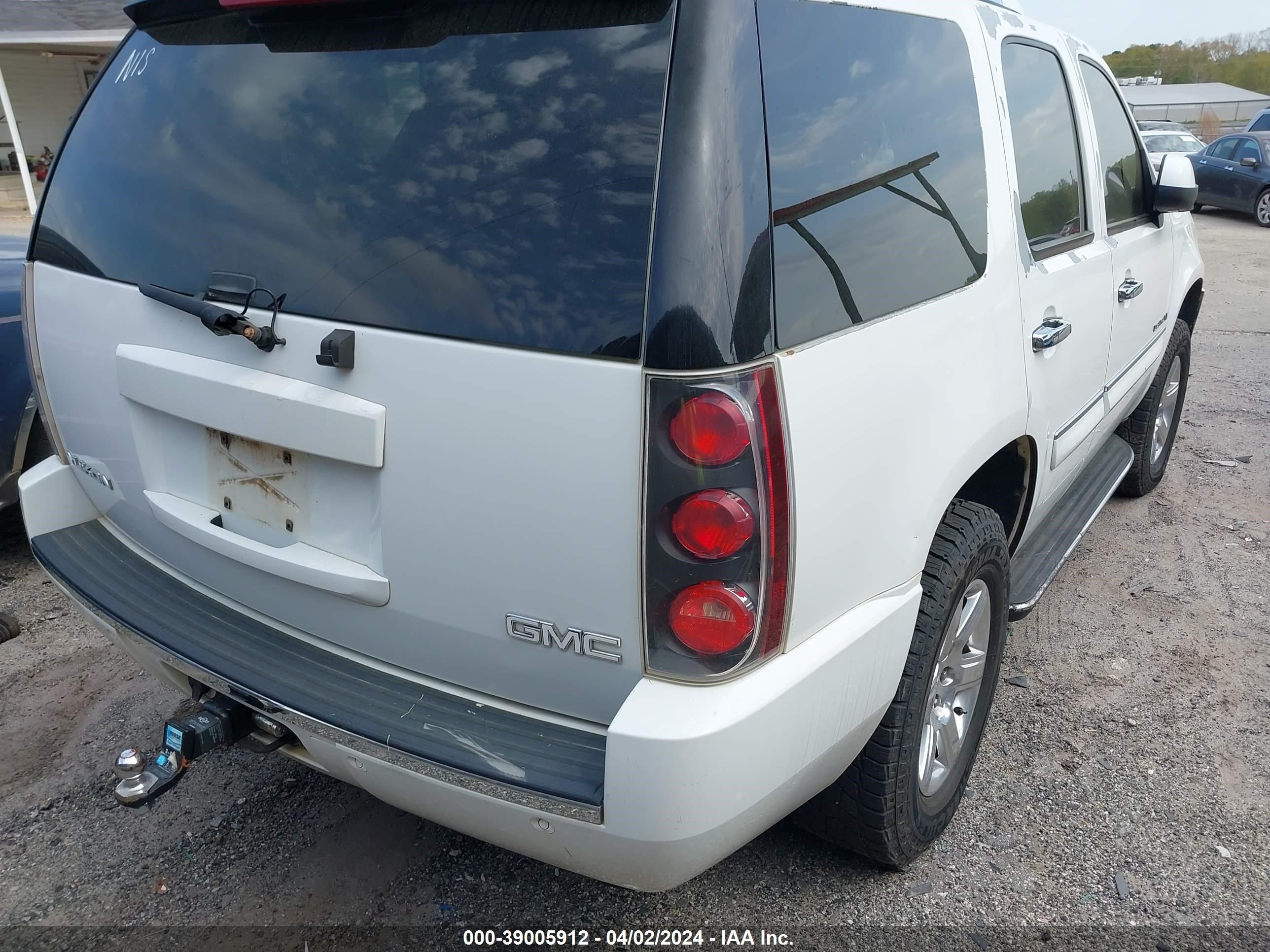 Photo 3 VIN: 1GKFK63857J147948 - GMC YUKON 