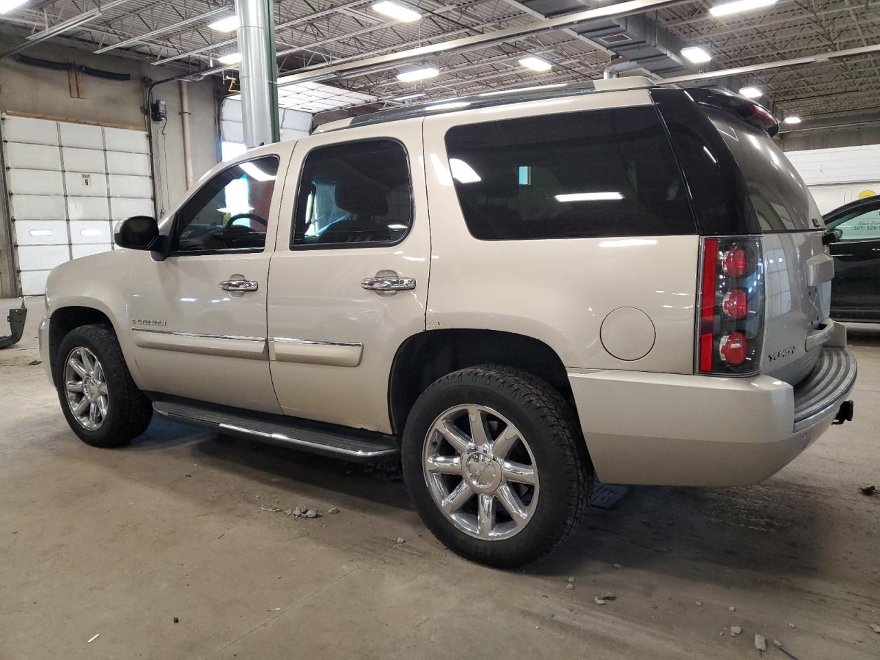 Photo 1 VIN: 1GKFK63857J182828 - GMC YUKON 