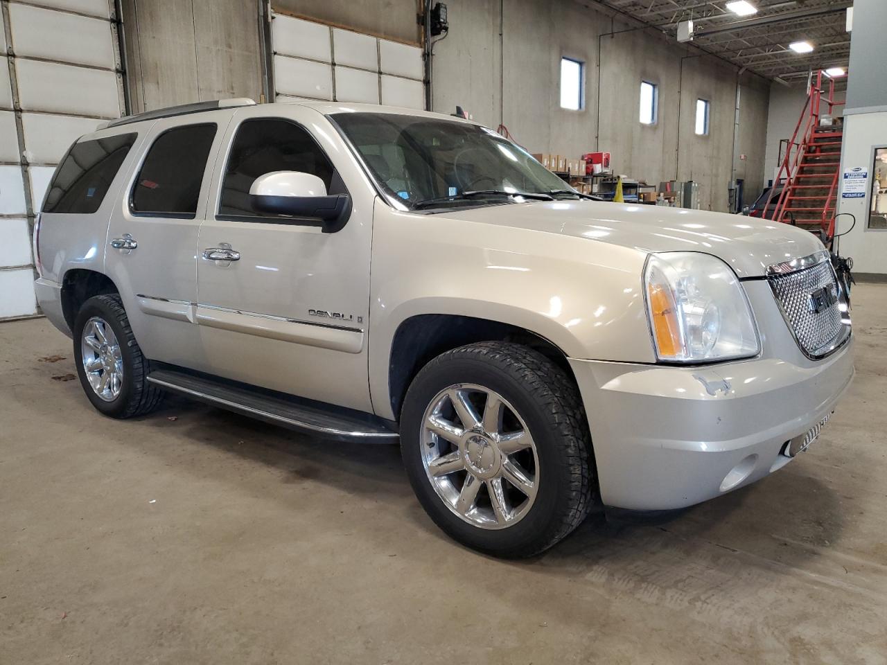 Photo 3 VIN: 1GKFK63857J182828 - GMC YUKON 