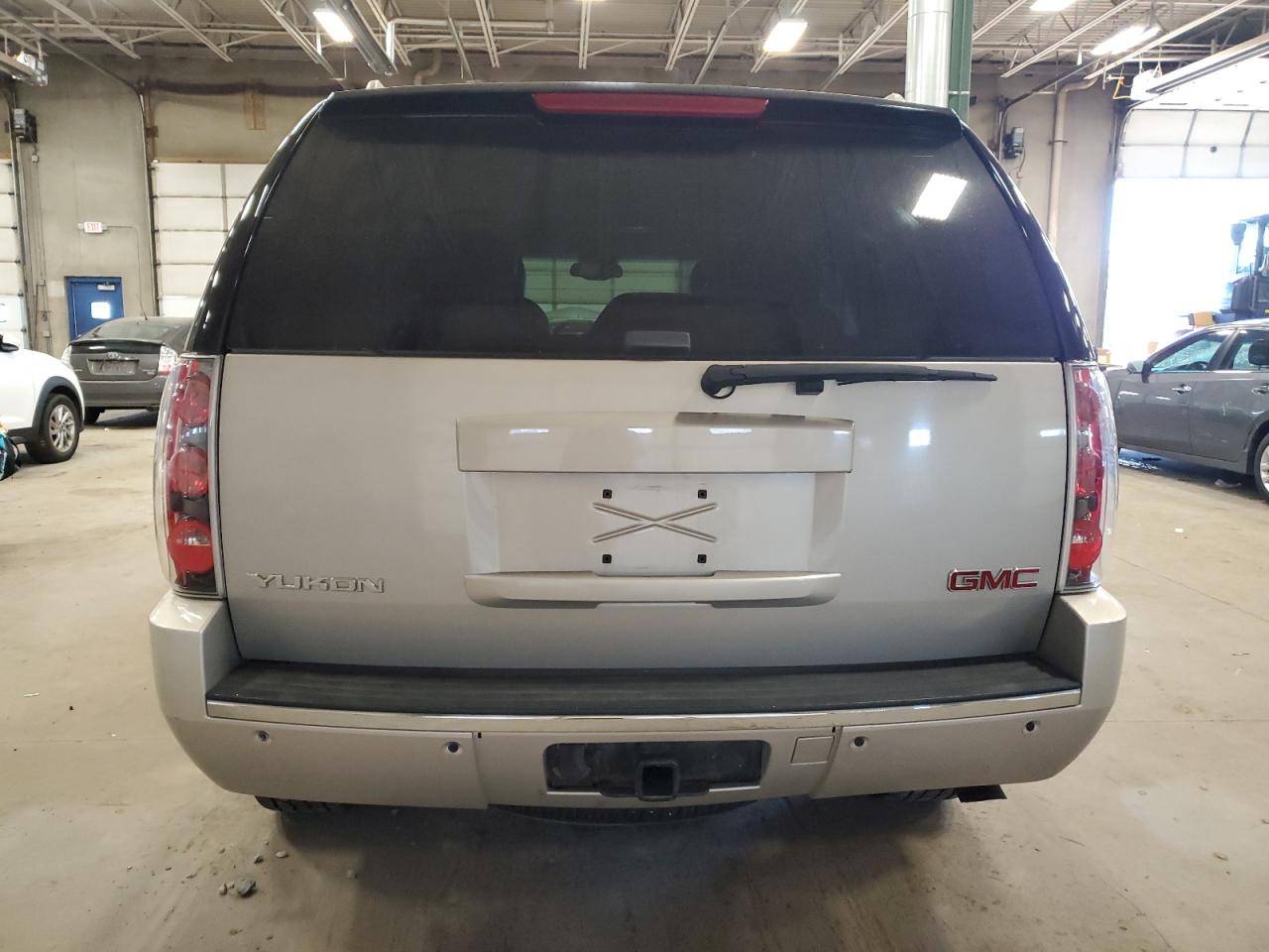 Photo 5 VIN: 1GKFK63857J182828 - GMC YUKON 