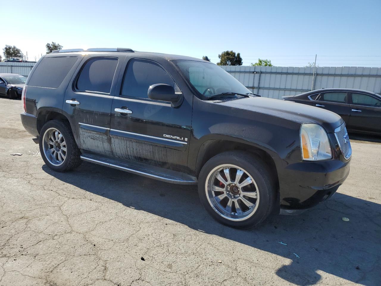 Photo 3 VIN: 1GKFK63857J204391 - GMC YUKON 