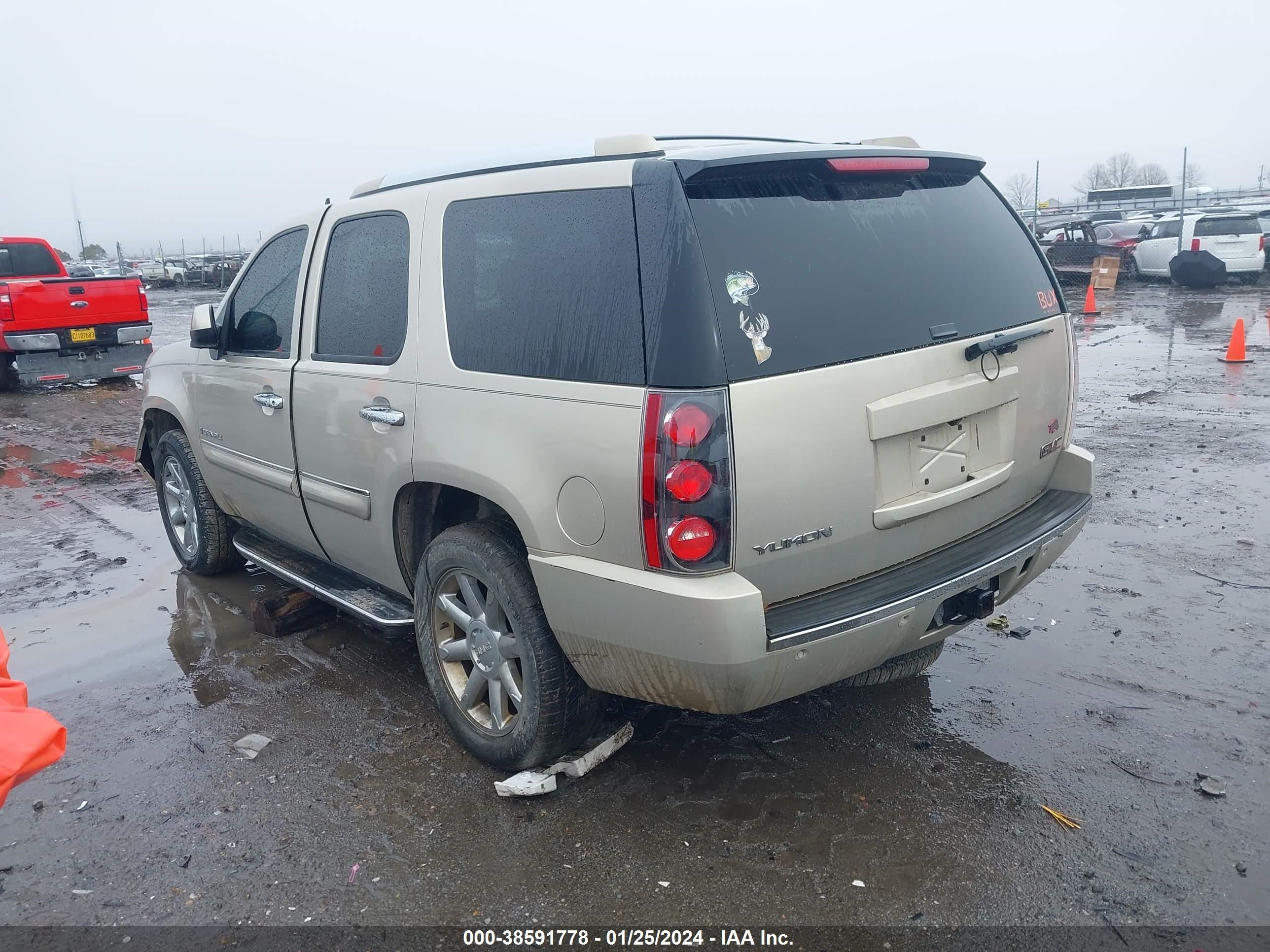 Photo 2 VIN: 1GKFK63857J292102 - GMC YUKON 