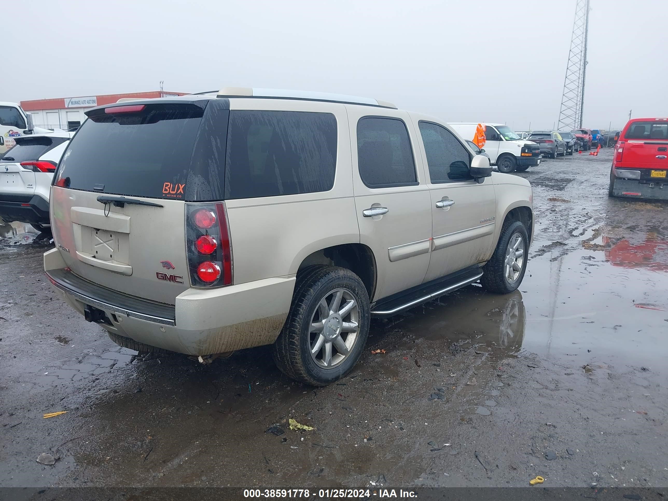 Photo 3 VIN: 1GKFK63857J292102 - GMC YUKON 