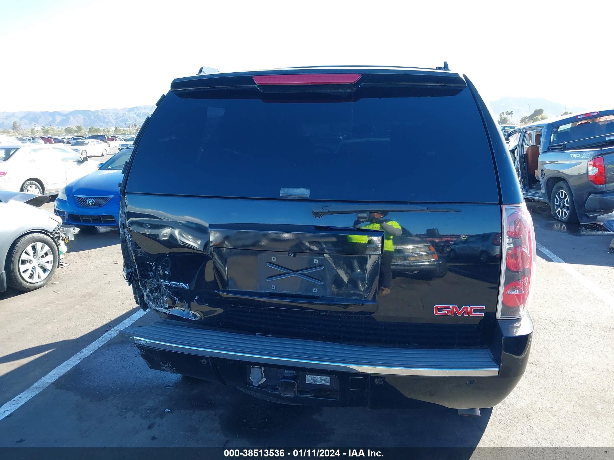 Photo 15 VIN: 1GKFK63857J362973 - GMC YUKON 