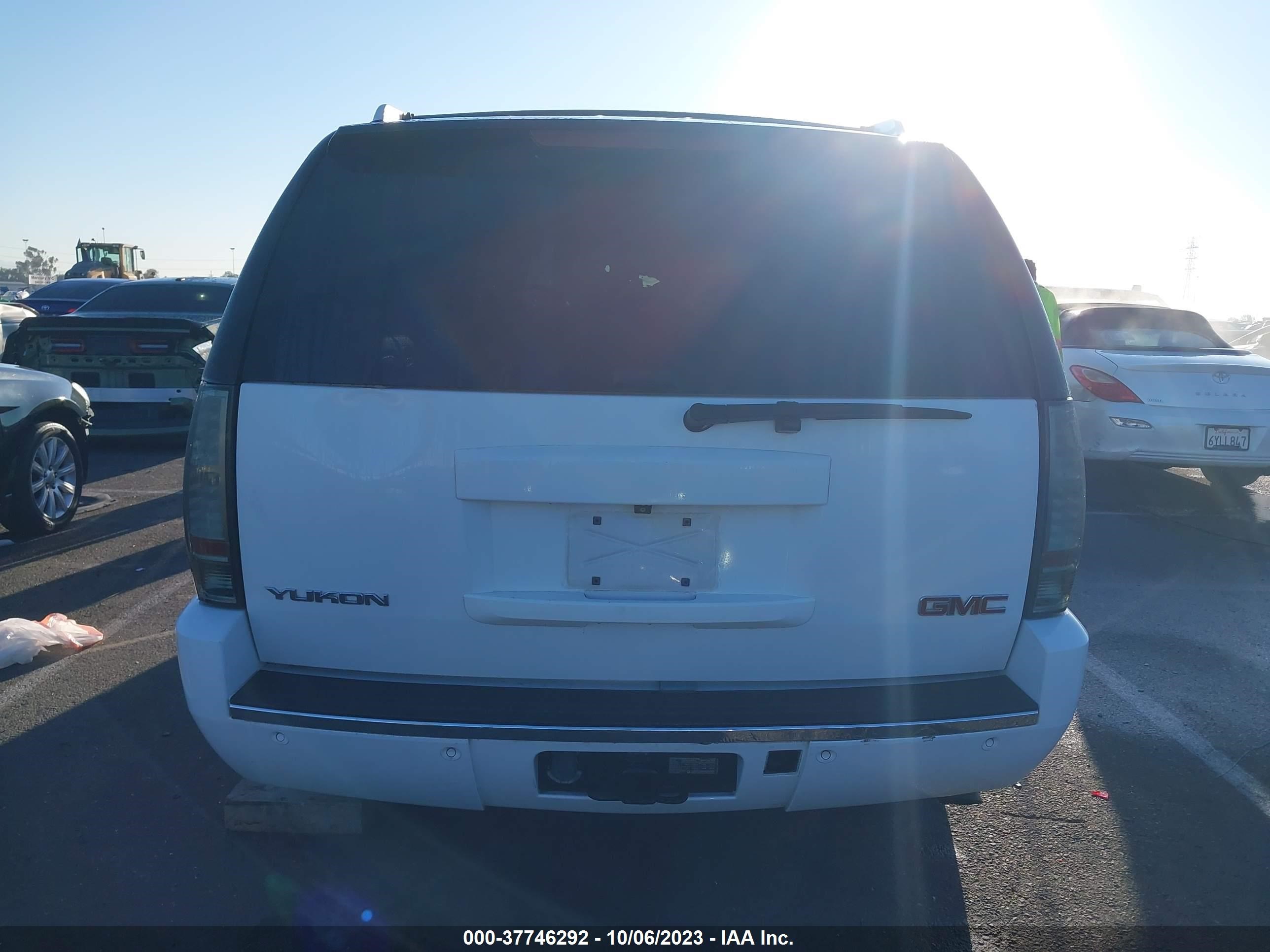 Photo 15 VIN: 1GKFK63867J235679 - GMC YUKON 