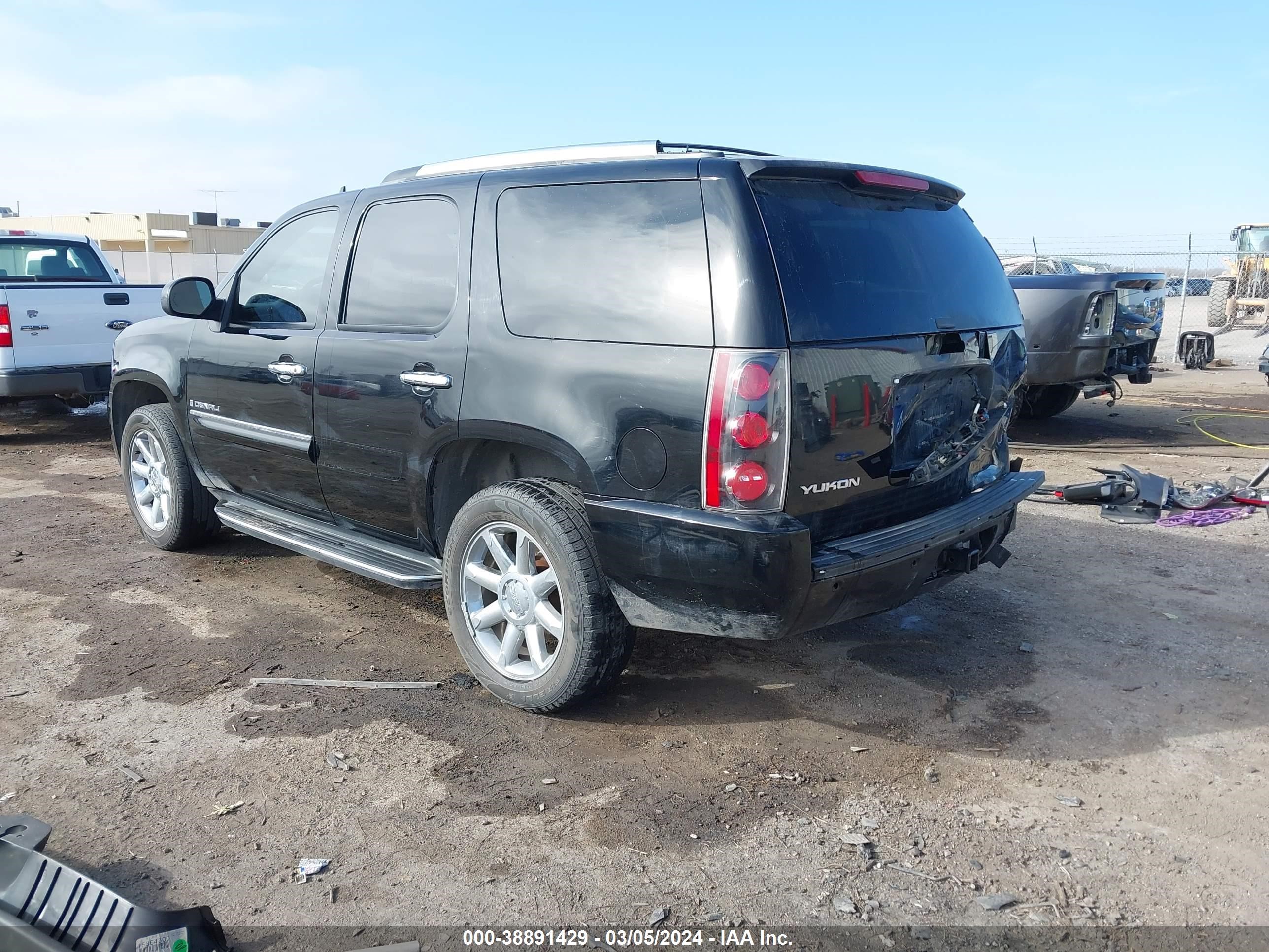 Photo 2 VIN: 1GKFK63867J255267 - GMC YUKON 