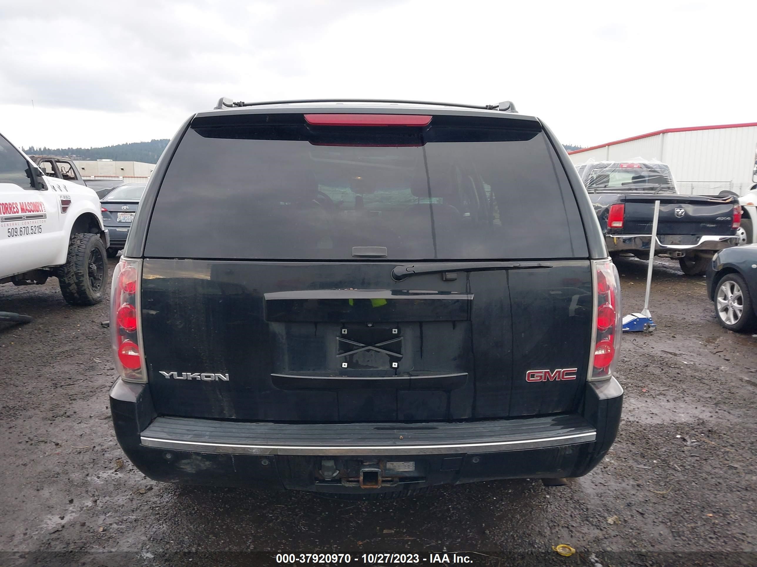 Photo 14 VIN: 1GKFK63867J270321 - GMC YUKON 