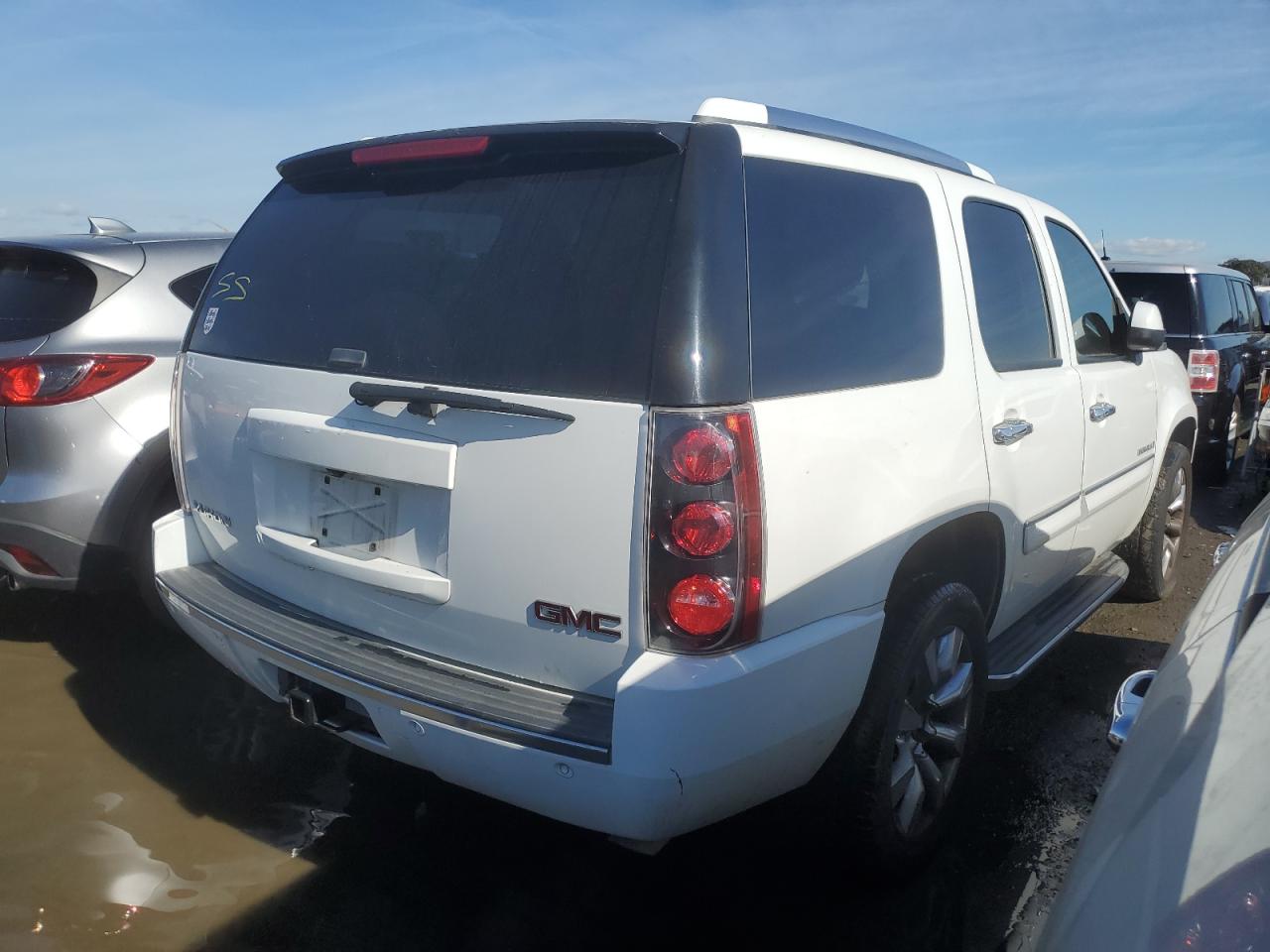 Photo 2 VIN: 1GKFK63867J398462 - GMC YUKON 