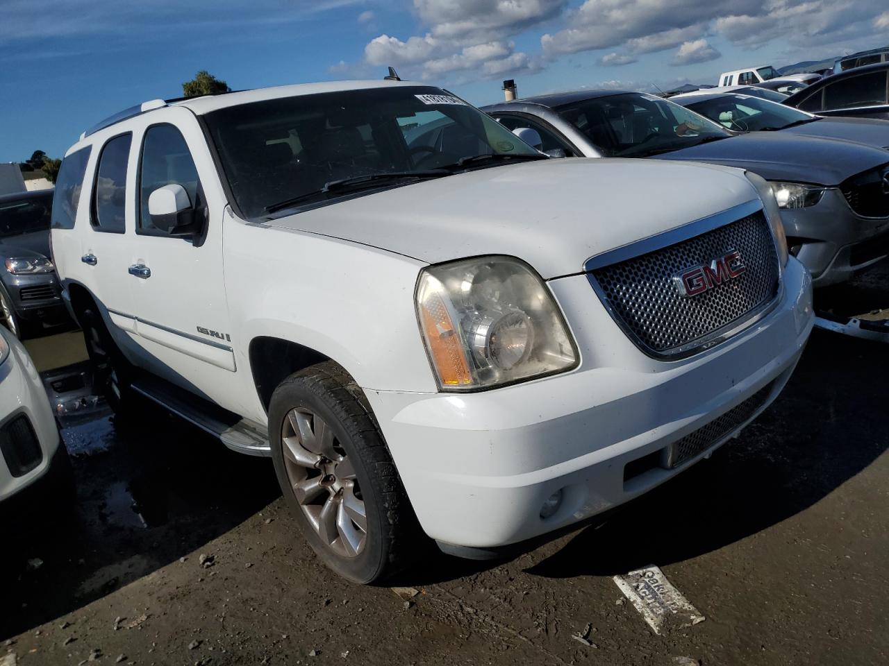 Photo 3 VIN: 1GKFK63867J398462 - GMC YUKON 