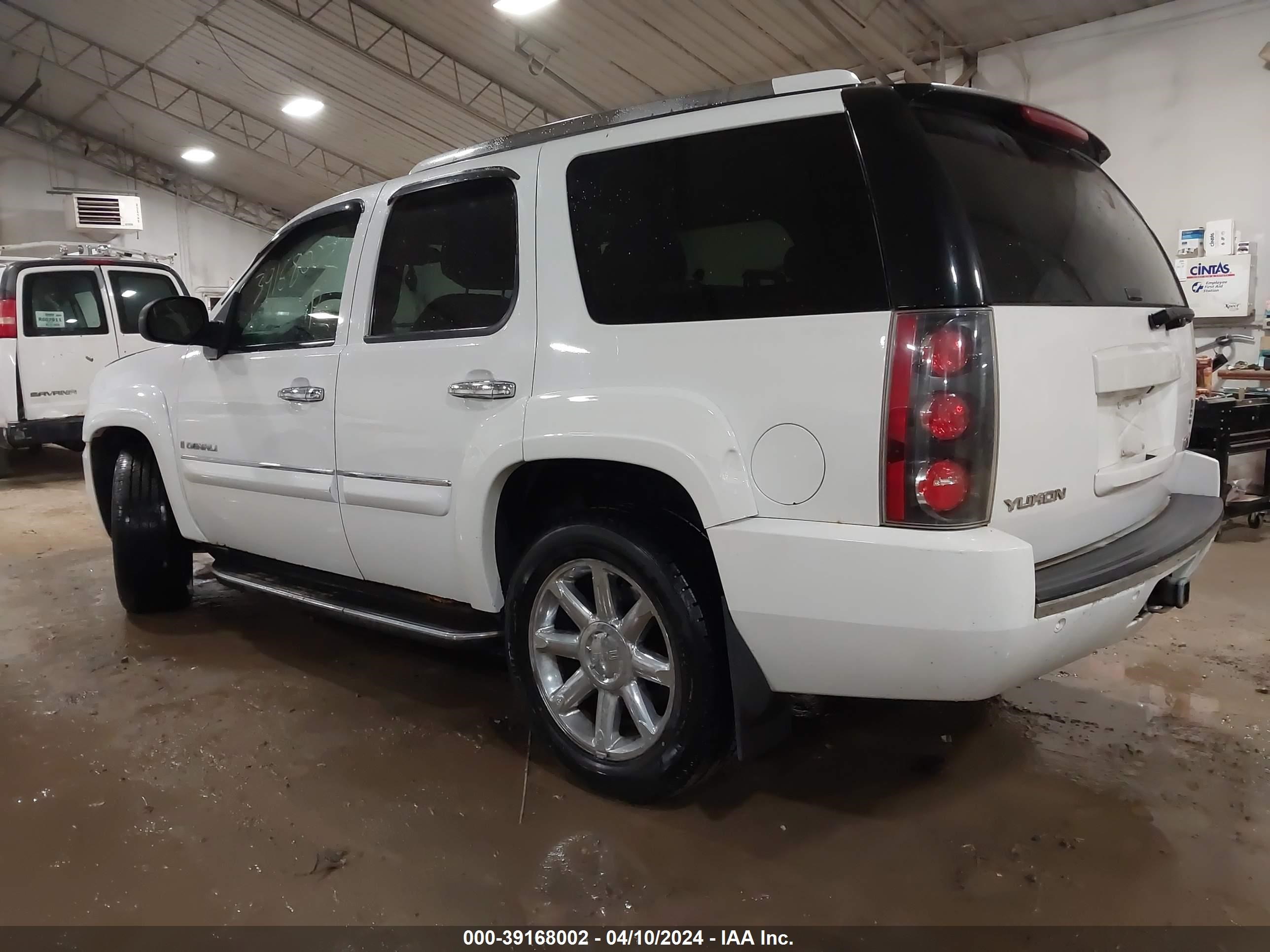 Photo 2 VIN: 1GKFK63868J249227 - GMC YUKON 