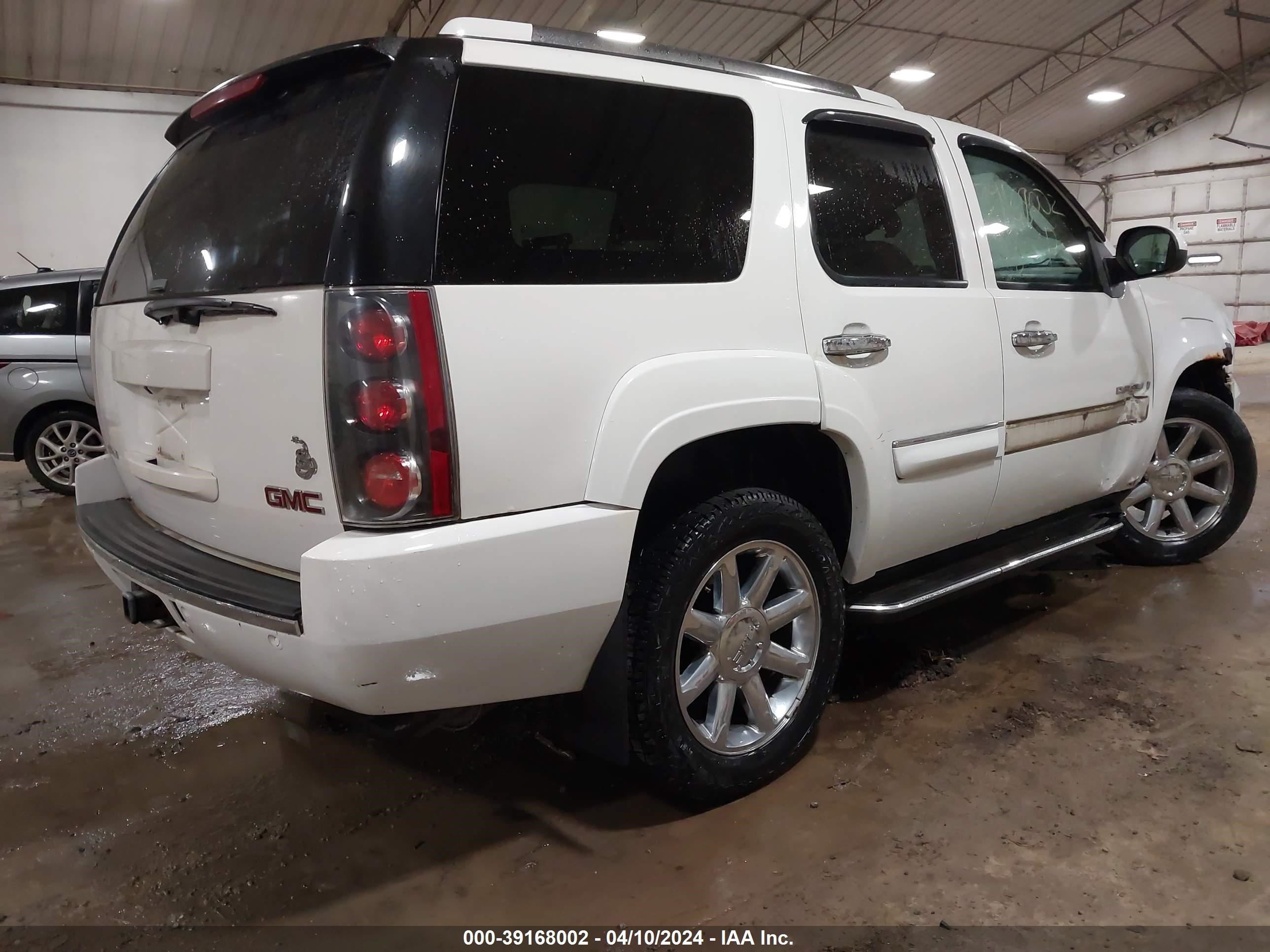 Photo 3 VIN: 1GKFK63868J249227 - GMC YUKON 