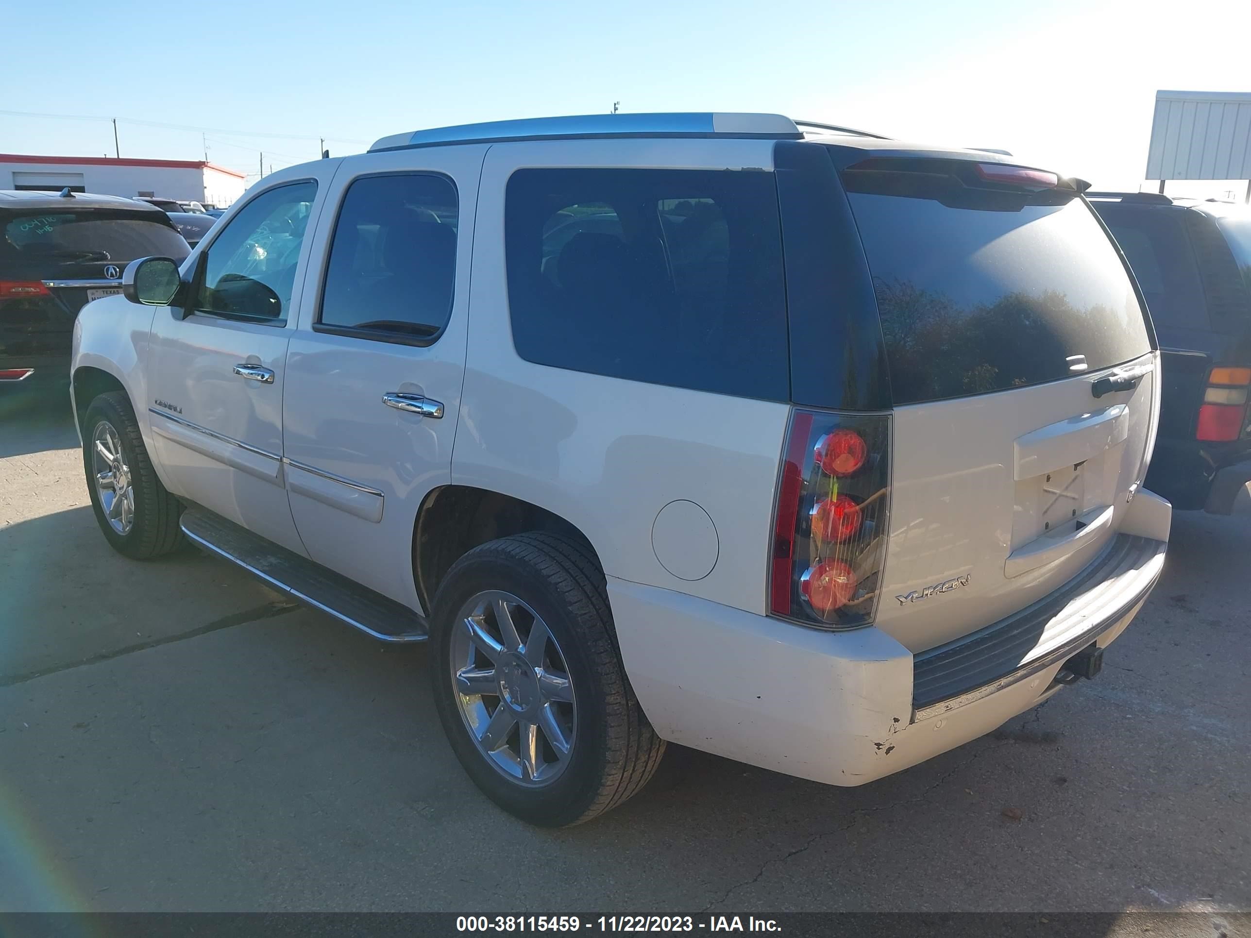 Photo 2 VIN: 1GKFK63877J341817 - GMC YUKON 