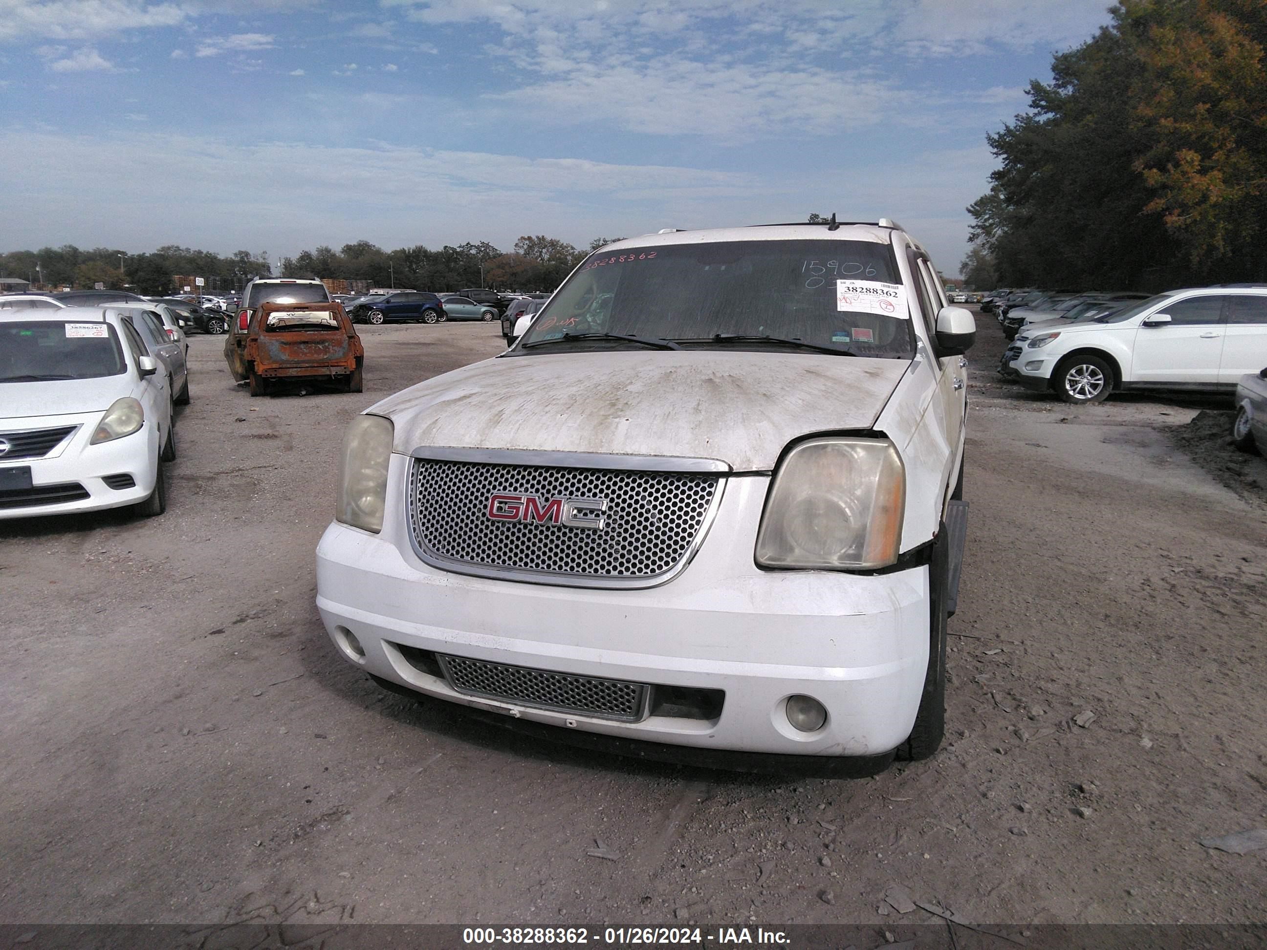 Photo 5 VIN: 1GKFK63878J116590 - GMC YUKON 