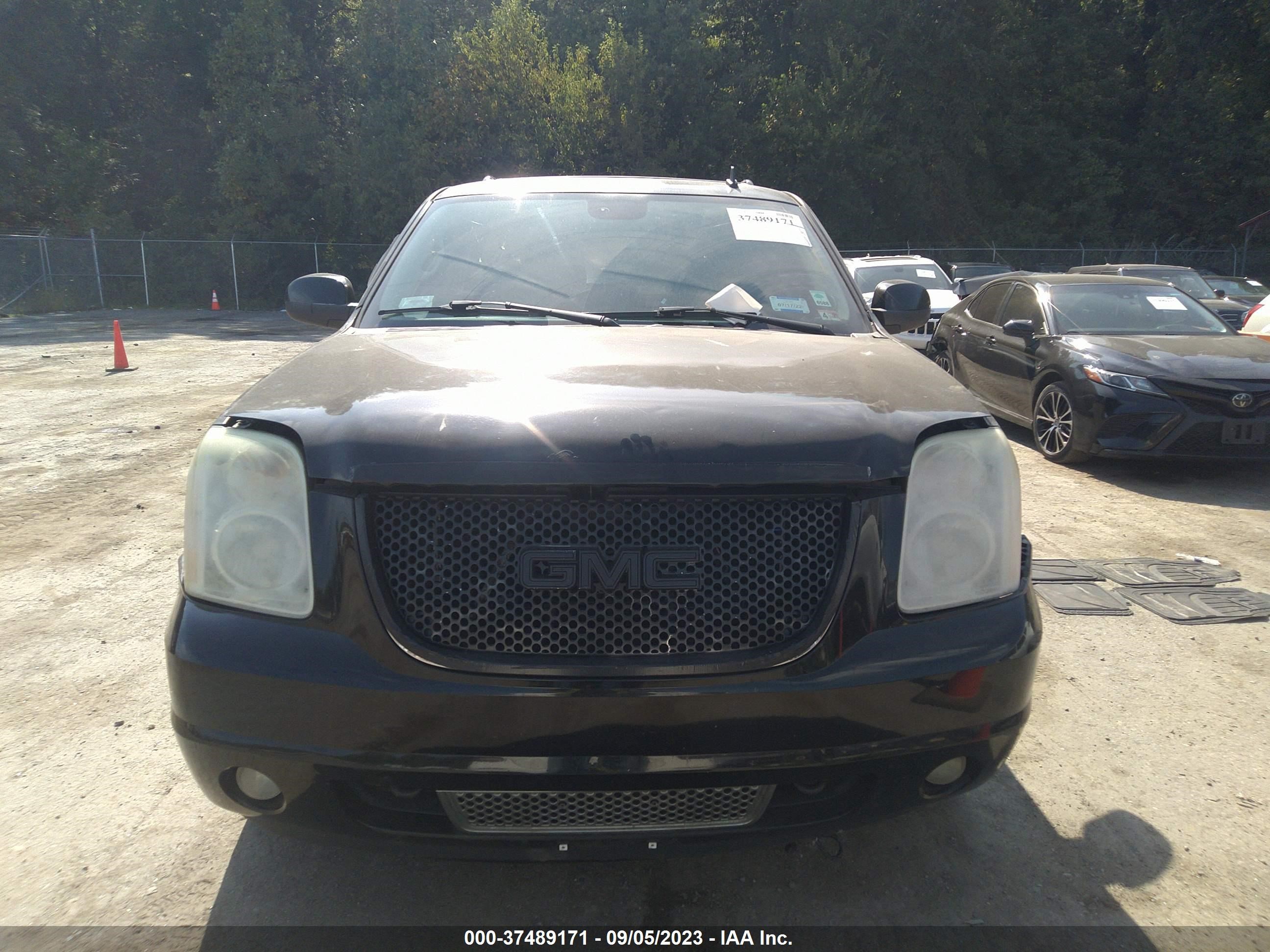 Photo 11 VIN: 1GKFK63887J143764 - GMC YUKON 