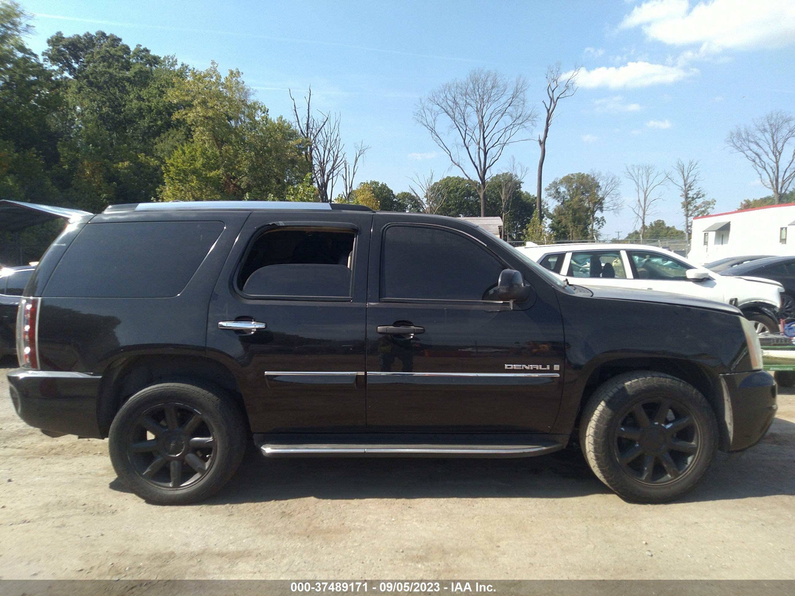 Photo 12 VIN: 1GKFK63887J143764 - GMC YUKON 