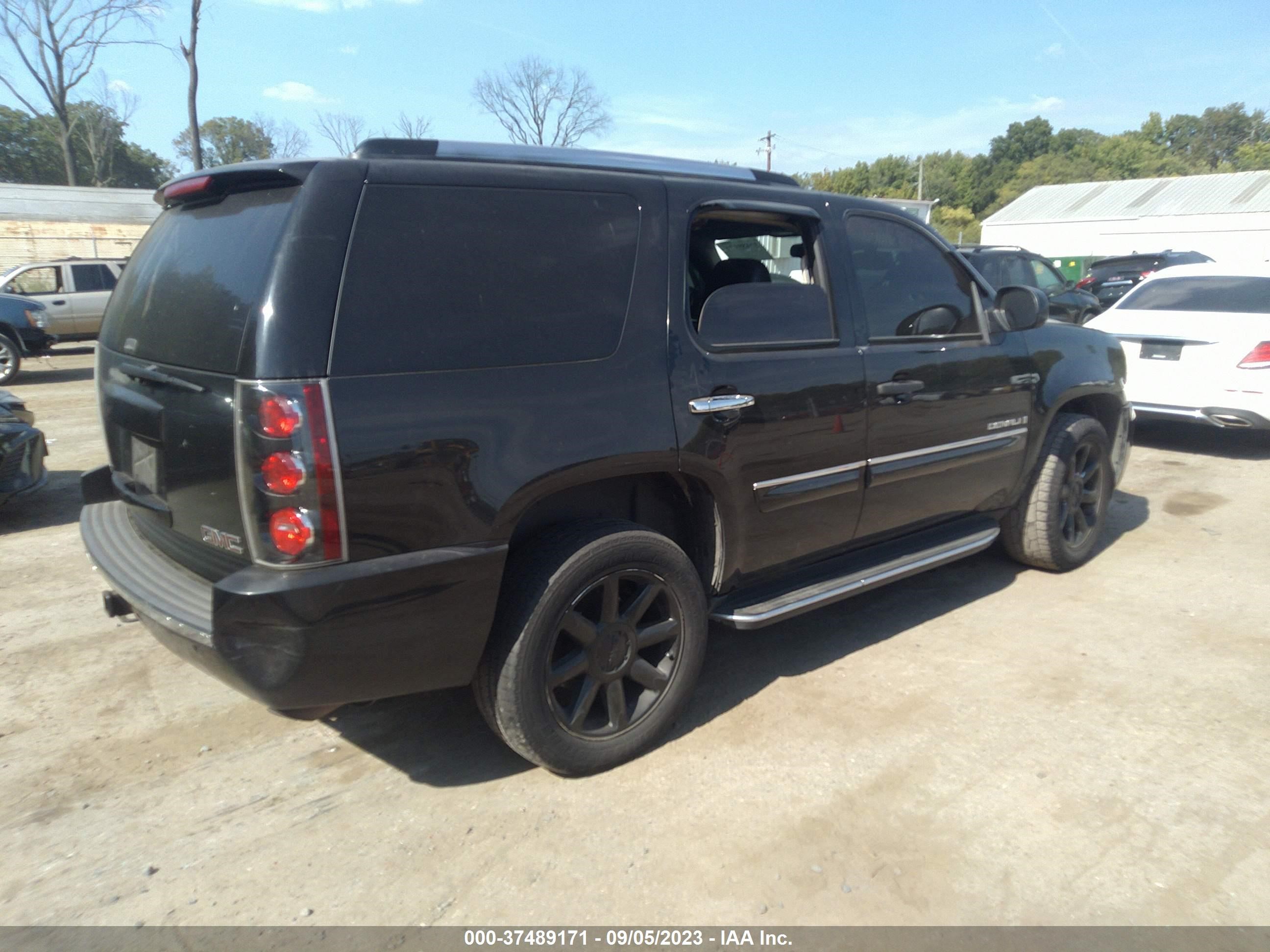 Photo 3 VIN: 1GKFK63887J143764 - GMC YUKON 