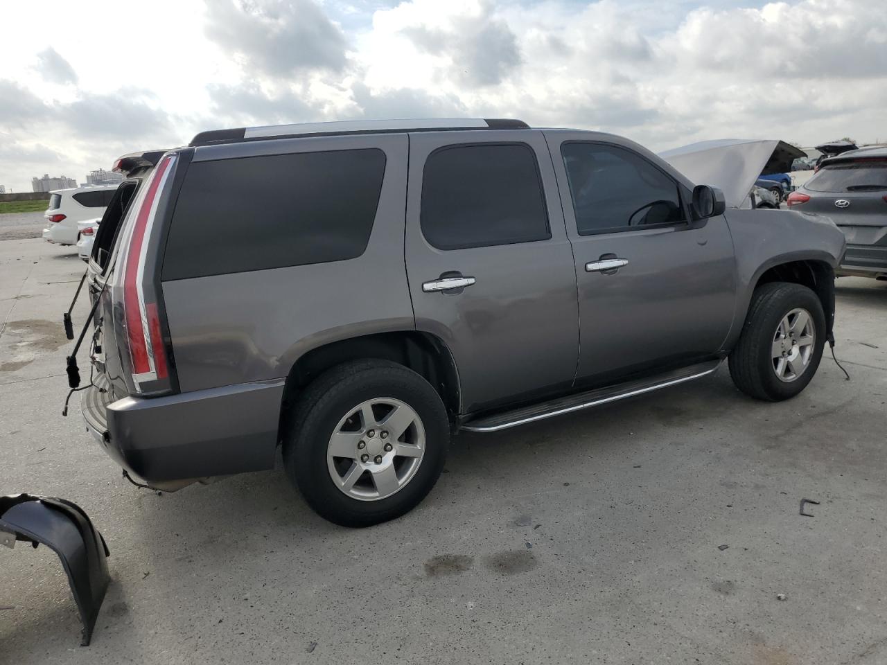 Photo 2 VIN: 1GKFK63888J242120 - GMC YUKON 