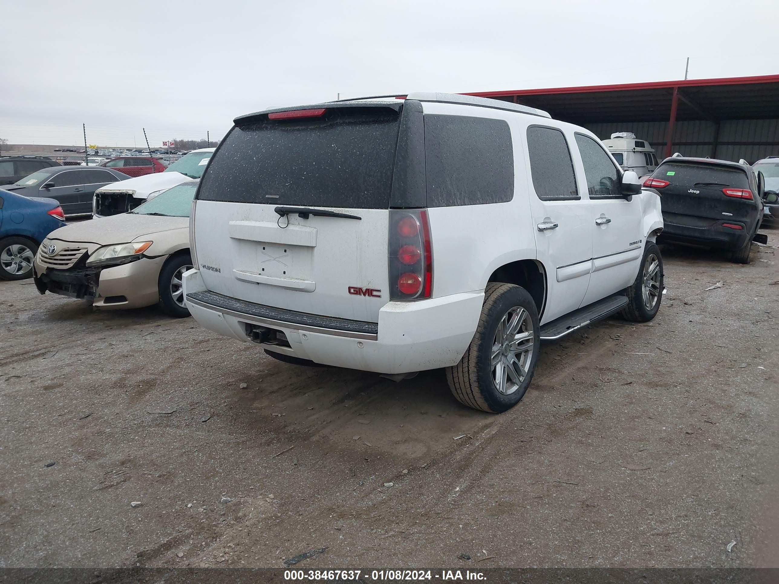 Photo 3 VIN: 1GKFK63897J169533 - GMC YUKON 