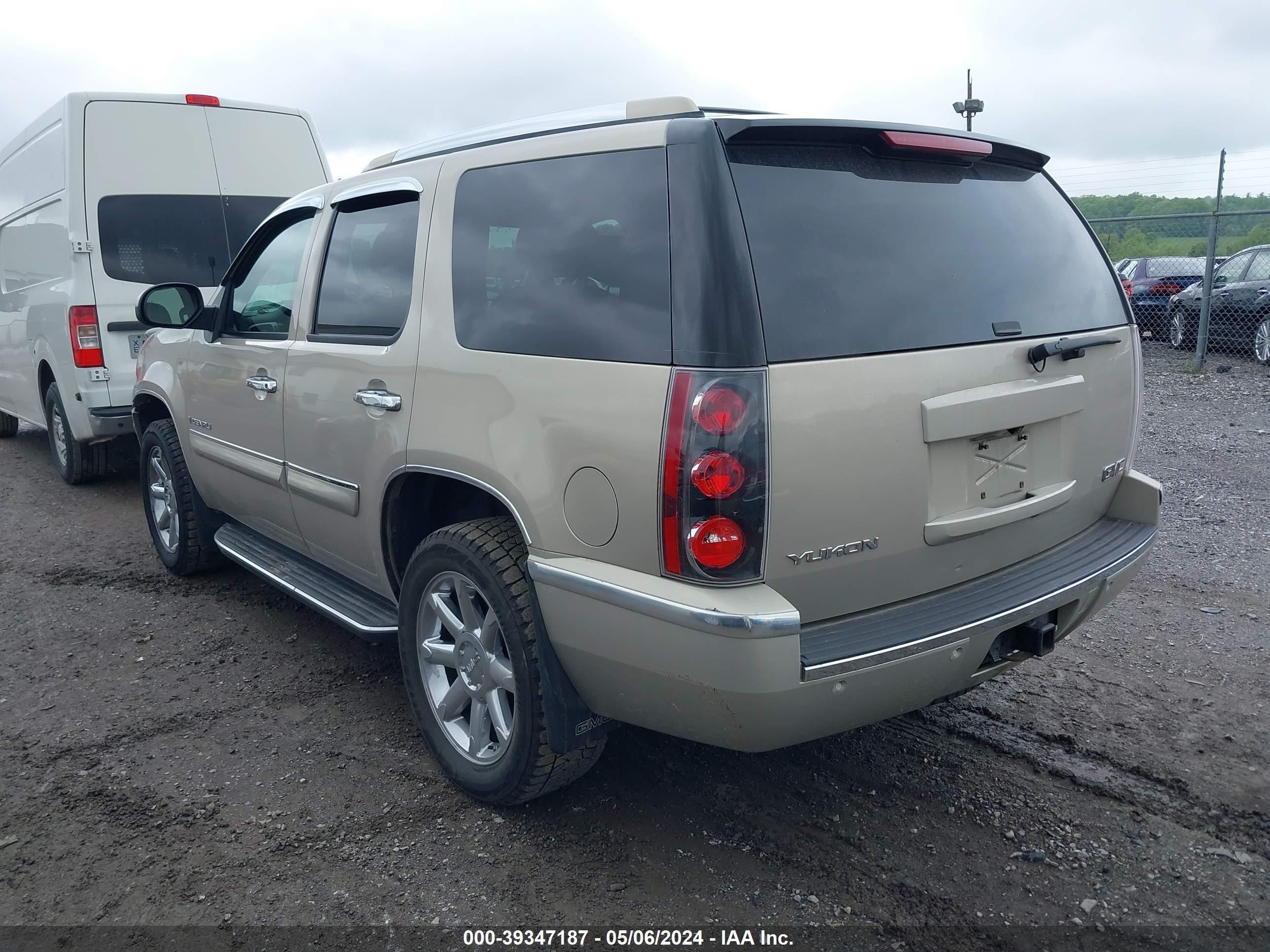 Photo 2 VIN: 1GKFK63897J350468 - GMC YUKON 