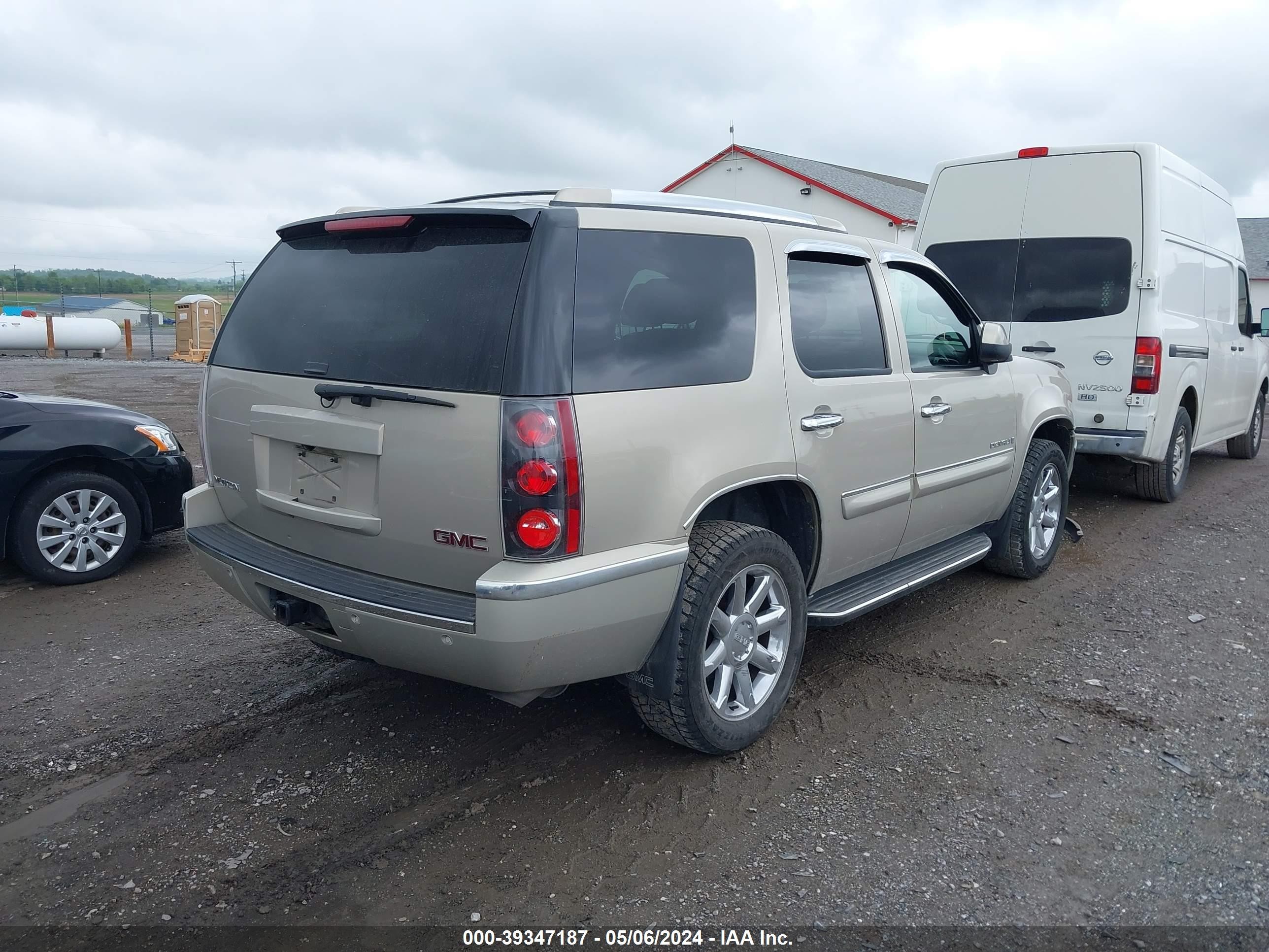 Photo 3 VIN: 1GKFK63897J350468 - GMC YUKON 